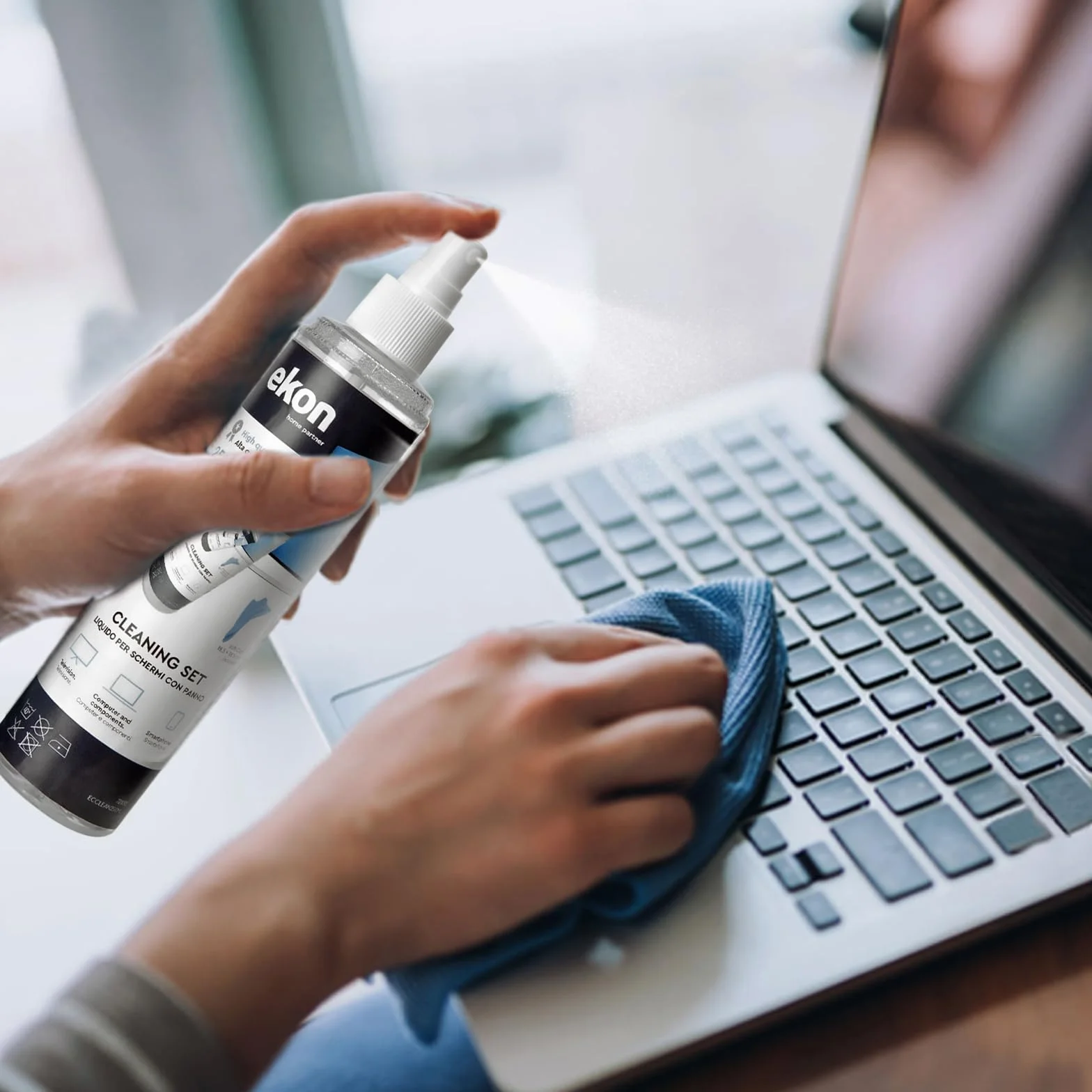 Ekon Spray per Schermi Display 250ml Kit Pulizia per Monitor Laptop Fotocamere TV Smartphone Tablet