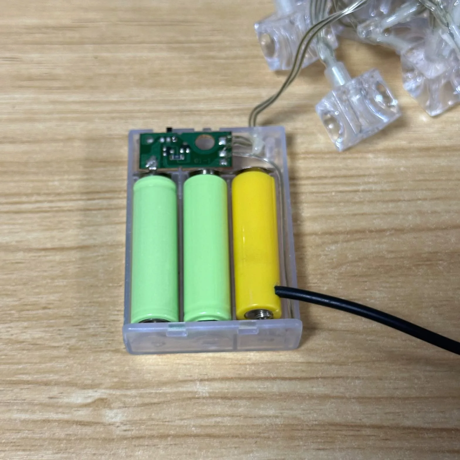 Convertitore USB 4,5V AA Eliminatore di Batteria per Luci LED Radio Giocattoli Elettronici