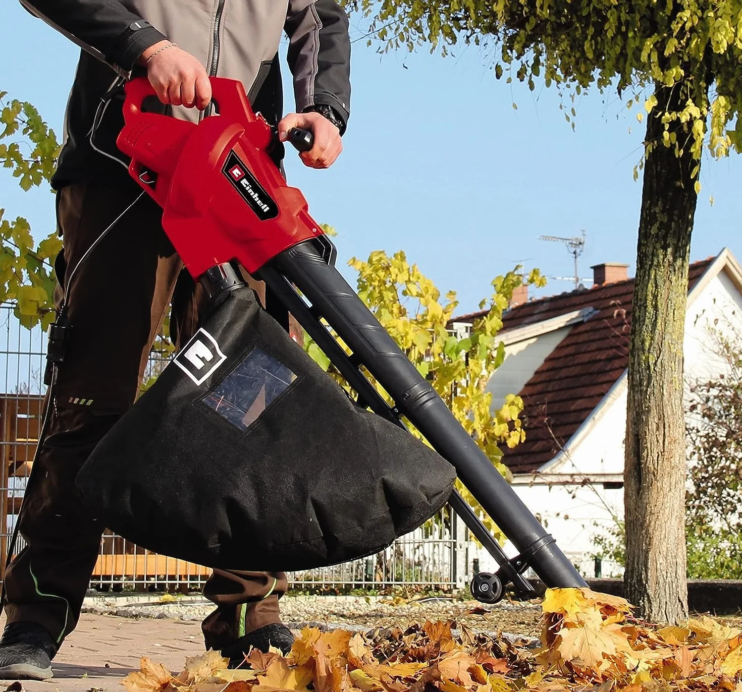 Einhell Aspiratore Elettrico GC-EL 3024 E, Aspirazione/Soffiaggio, Tubo Asp. Ø 75 mm, Potenza Asp. 650 m³/h, Trinciatura, Rapporto Triturazione 10:1, Vel. Soffiagg. 240 km/h, Sacco di Raccolta 40 L