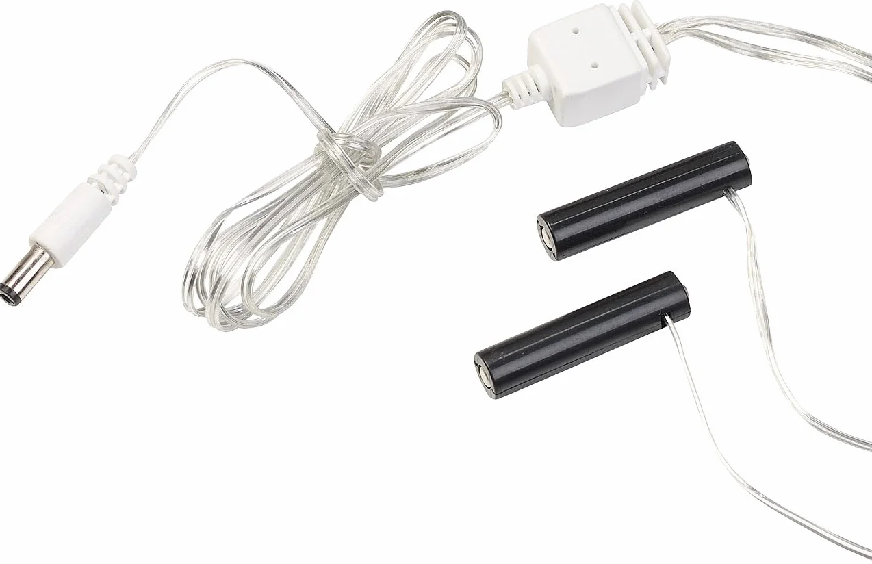 Revolt Adattatore di batteria USB universale 4 pezzi per dispositivi 3V 4,5V AA AAA