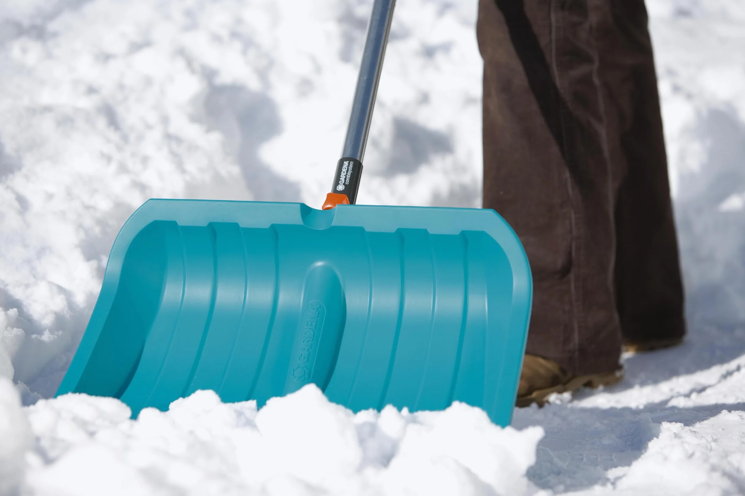 Gardena Spingineve combisystem KST 50: Pala da neve, profilo plastica resistente a abrasione, urti e freddo sino a -40°C, larghezza 50 cm (3241-20)