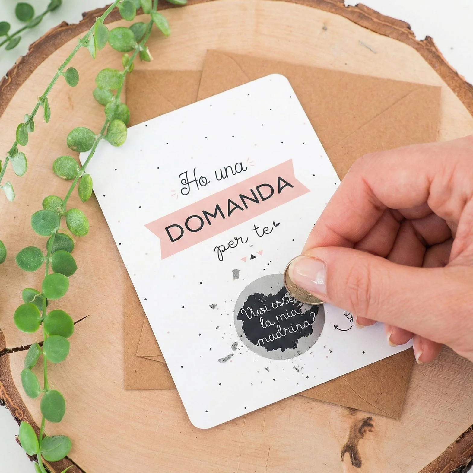 Biglietto Gratta e Vinci Vuoi essere la mia Madrina? Idea Originale per Chiedere Annuncio Battesimo e Nascita con Busta Kraft