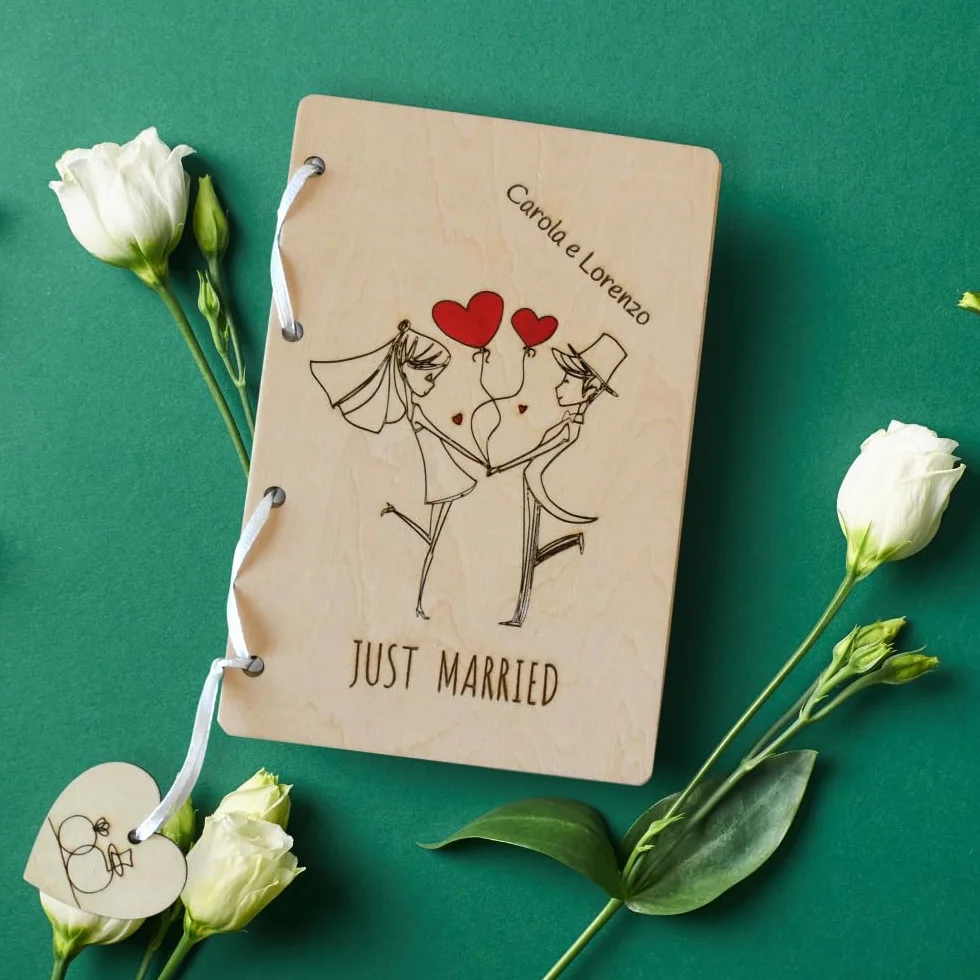 Biglietto auguri portasoldi matrimonio in legno personalizzabile con dedica e nome sposi