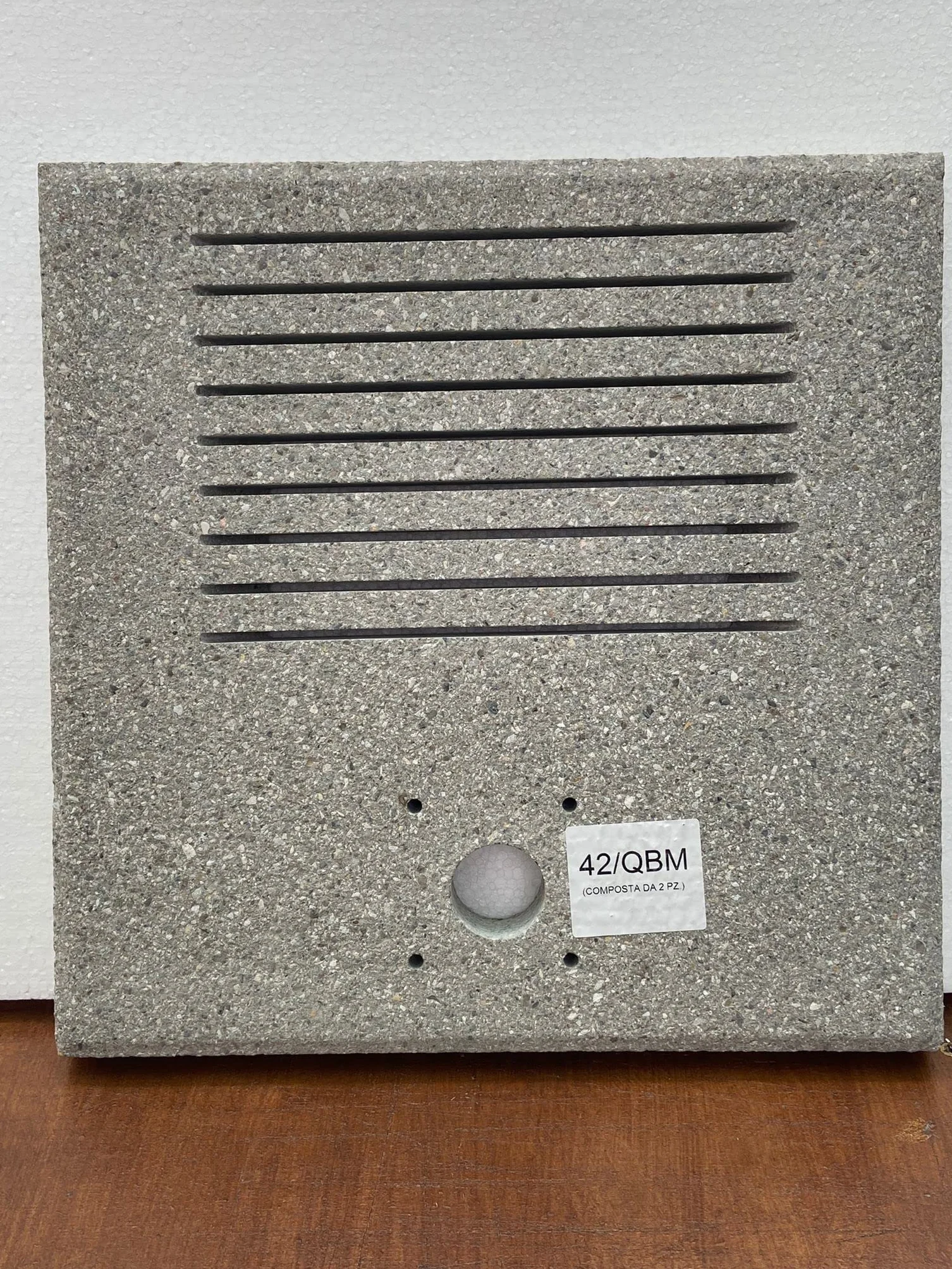 Base Quadrata in Cemento 40x40 Cm con fenditore scarico per fontane Grigio