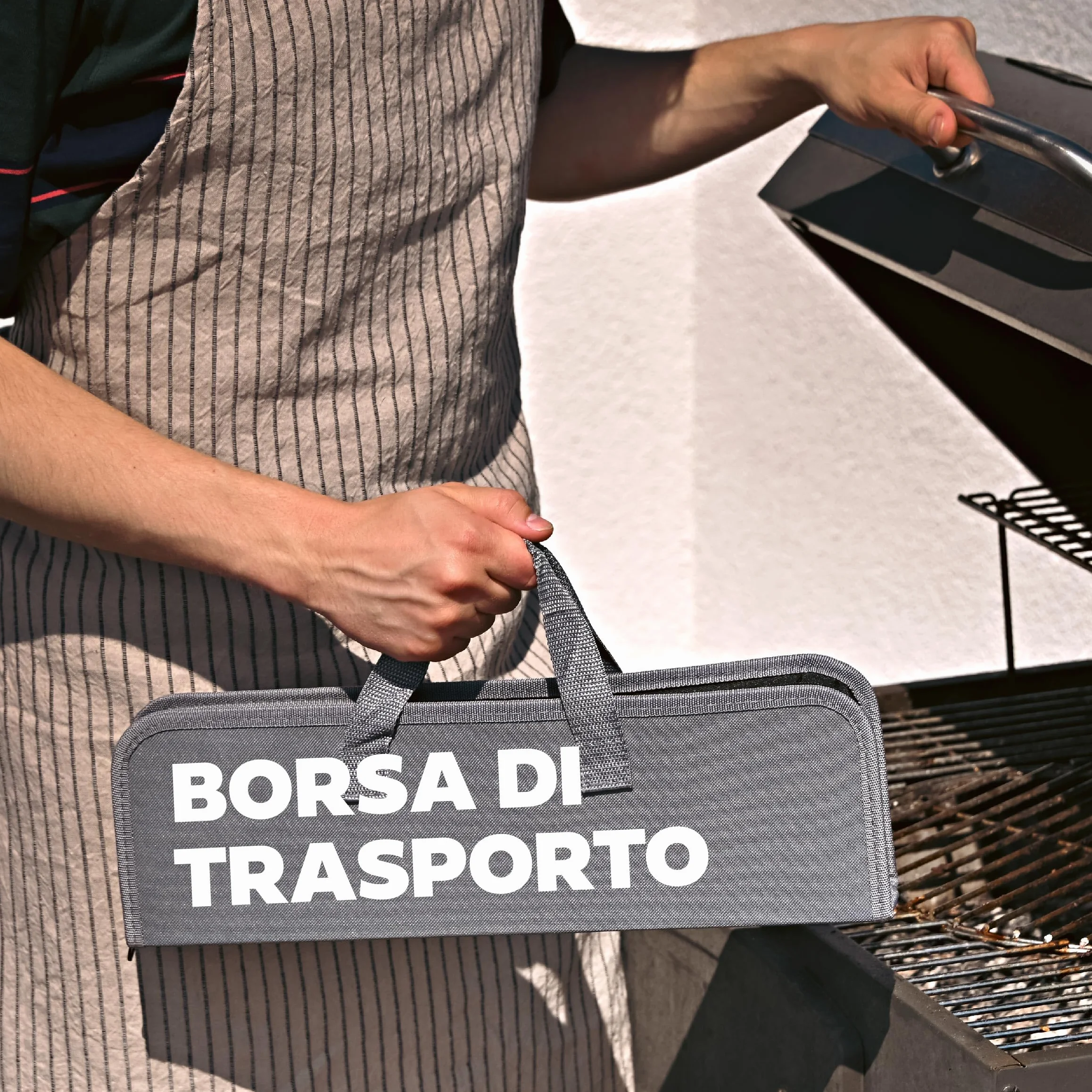 Praknu Set di Utensili da Barbecue 𝗲𝘀𝘀𝗲𝗻𝘇𝗶𝗮𝗹𝗶 in Acciaio e Legno - 4 pezzi - Resistente al calore e antiruggine - Con pratica borsa per il trasporto