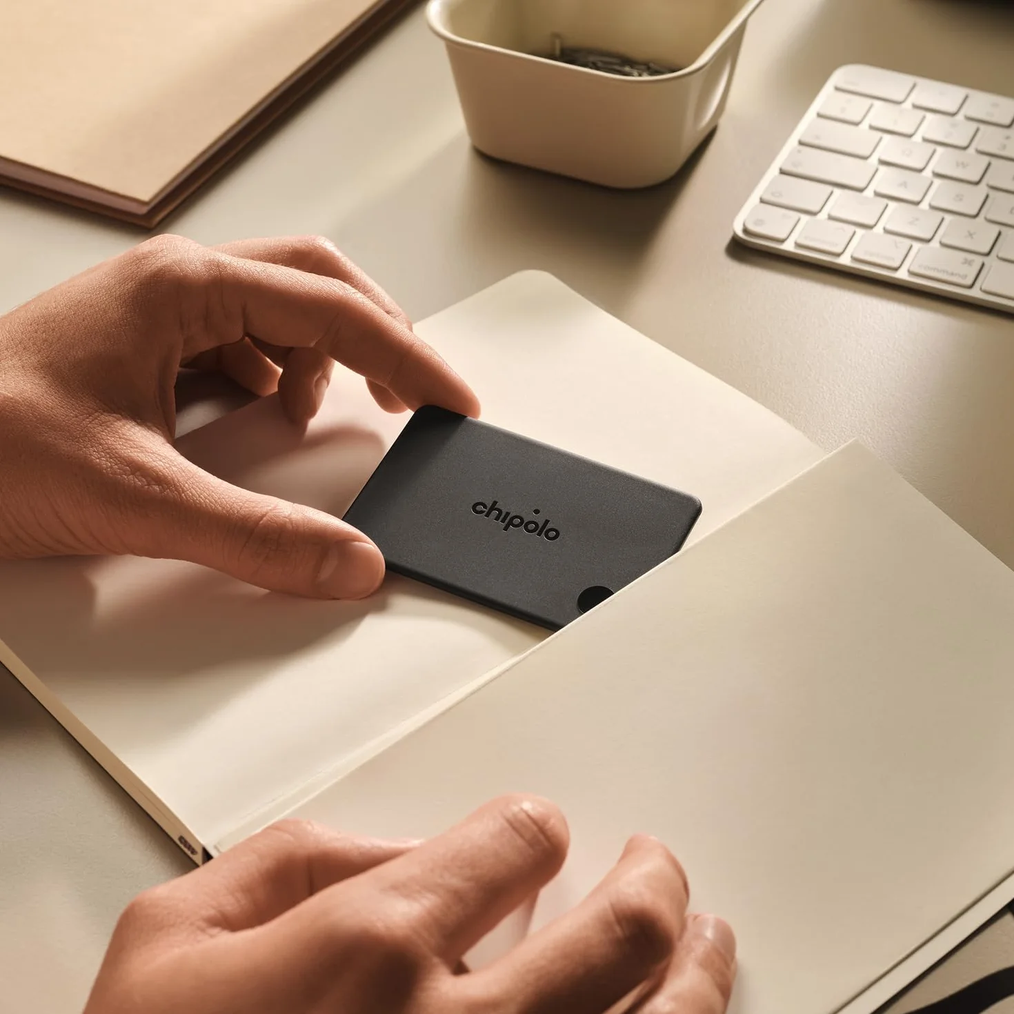 Chipolo CARD Localizzatore Bluetooth Ricaricabile per Portafogli Passaporti Dov’è Apple Trova Google Android