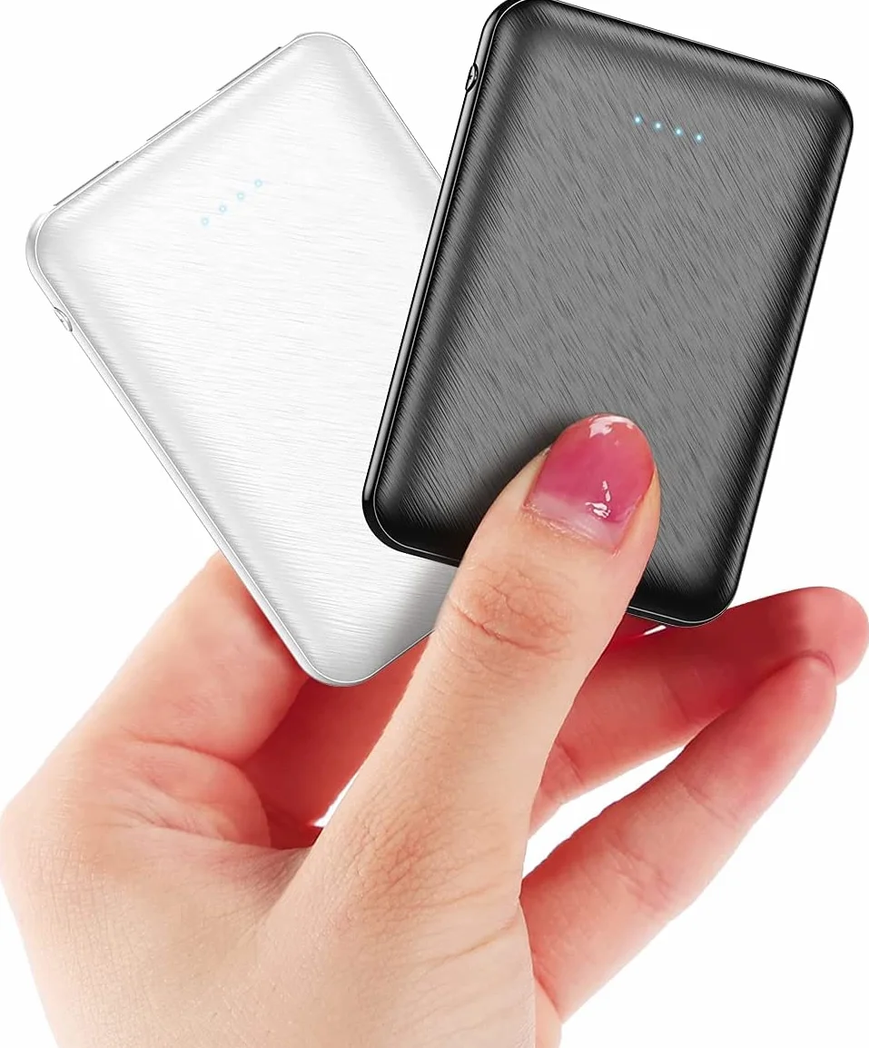 Mini Power Bank 5000 mAh batteria esterna portatile con cavo bianco e nero
