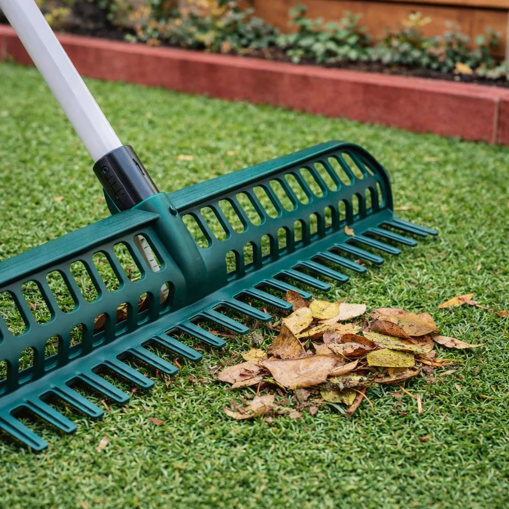 Scopa Rastrello Prato Sintetico a Doppia Faccia Spazzola Pulizia Erba Artificiale Setole in Poliammide Larghezza 45cm per Pulizia Giardino, Tappeti e Peli Animali