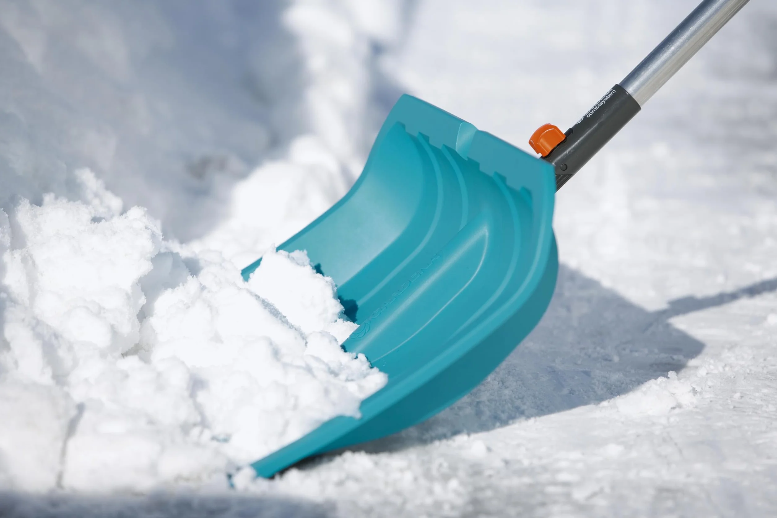 Gardena Spingineve combisystem KST 50: Pala da neve, profilo plastica resistente a abrasione, urti e freddo sino a -40°C, larghezza 50 cm (3241-20)
