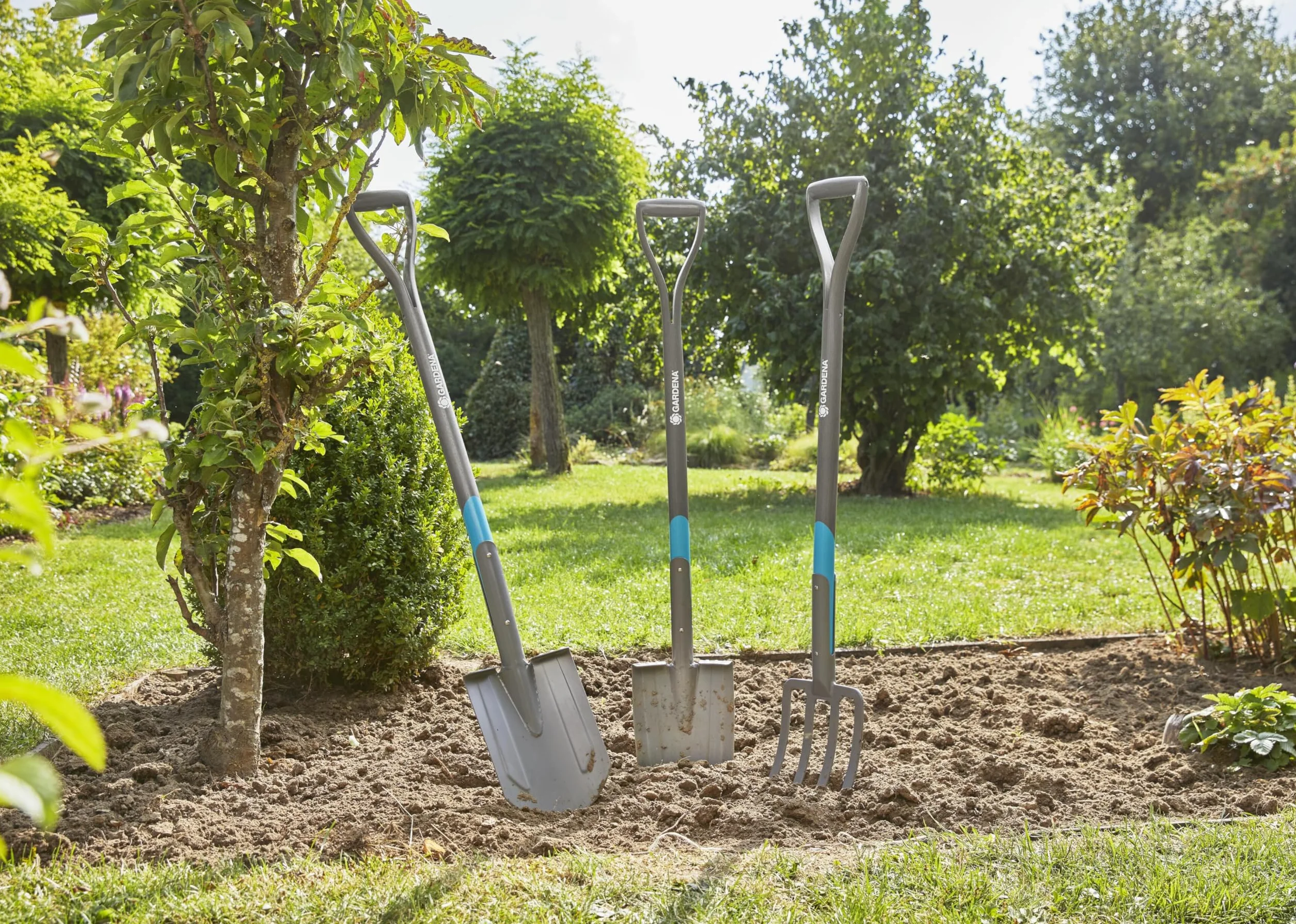 Gardena Vanga a Punta Natureline: Vanga da Giardino con Rivestimento per Scavare e Smuovere, Manico in Frassino Certificato, Impugnatura D (17001-20)