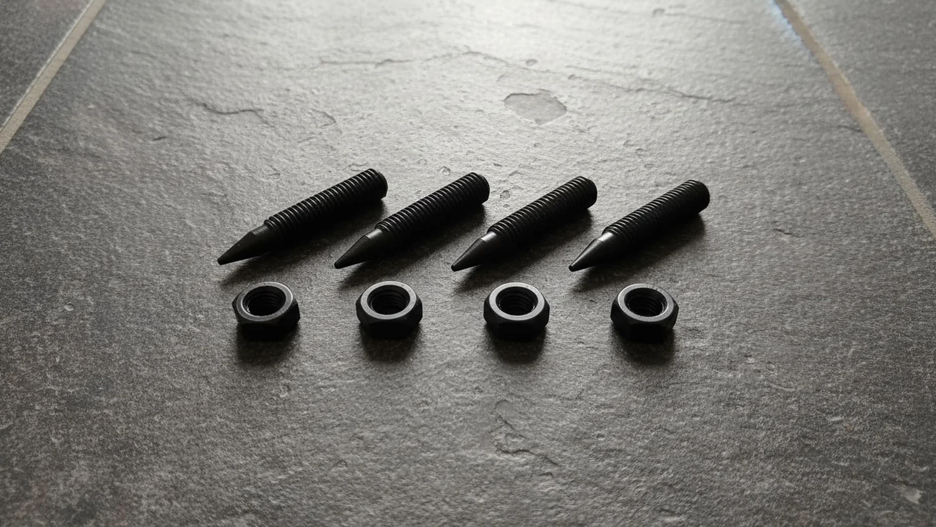 PrecisionGeek Speaker Spikes M8 Piedini Anti-Vibrazione per Diffusori Hi-Fi Acciaio Brunito Ø8 M8×45 mm