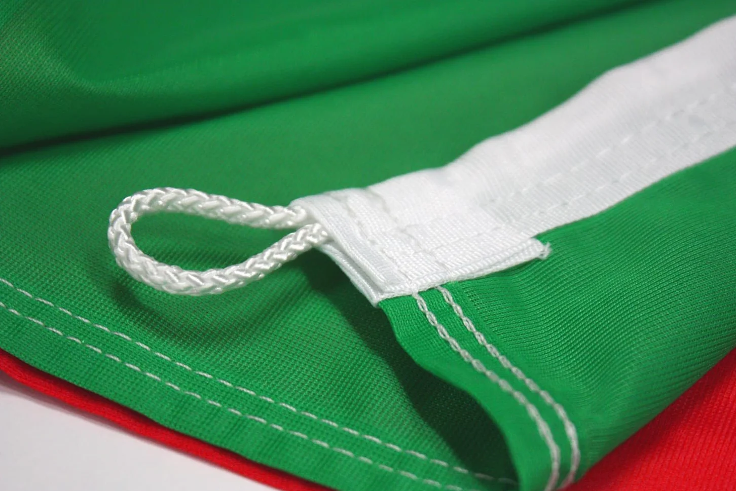 Bandiera Italia 100x70 cm Tessuto Nautico Antivento 115 g/m² con Cordino e Doppia Cucitura