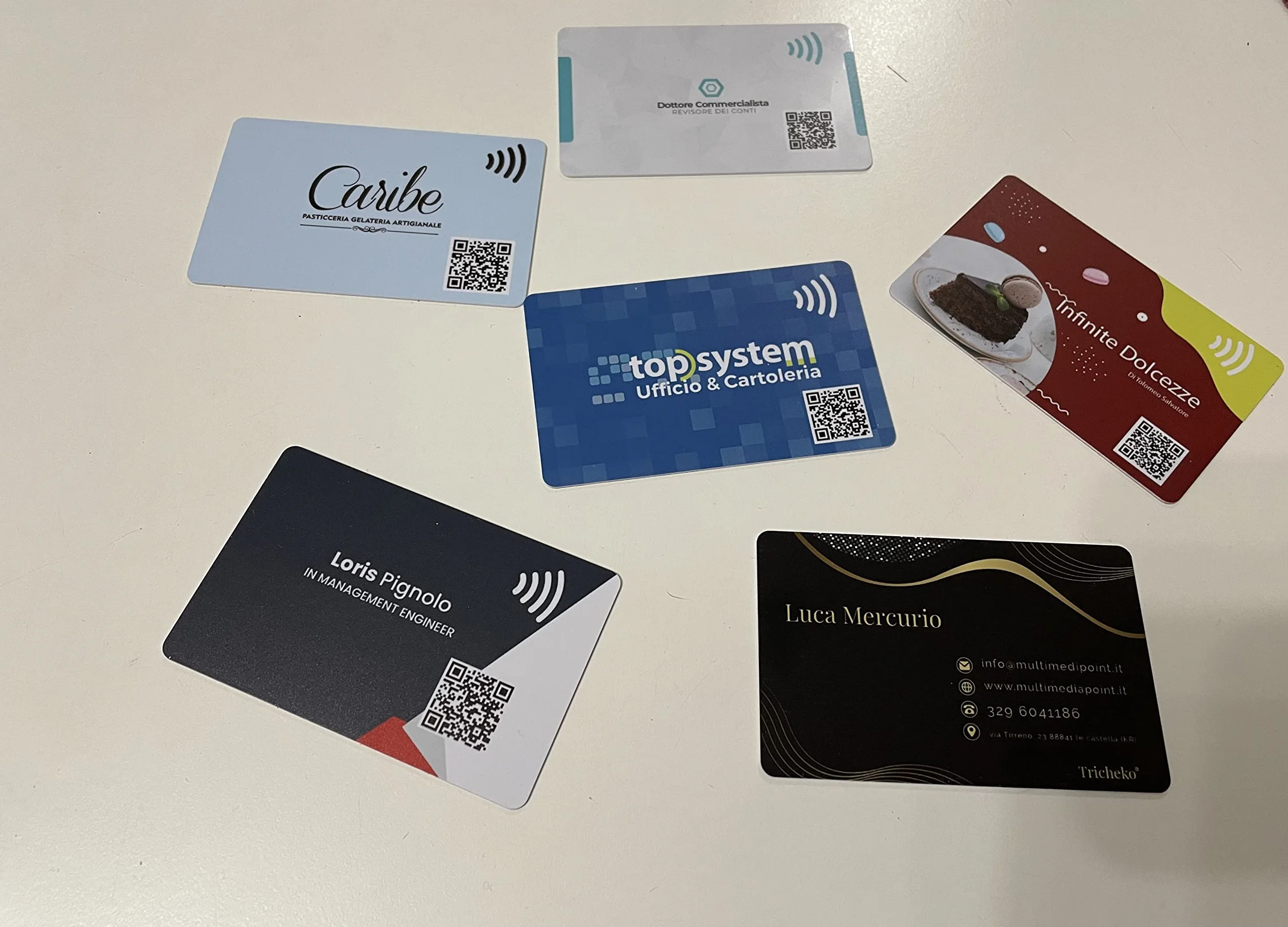 Biglietto da Visita Digitale NFC Contactless QR Code Personalizzato Prodotto in Italia Condivisione Istantanea Contatti Social Media