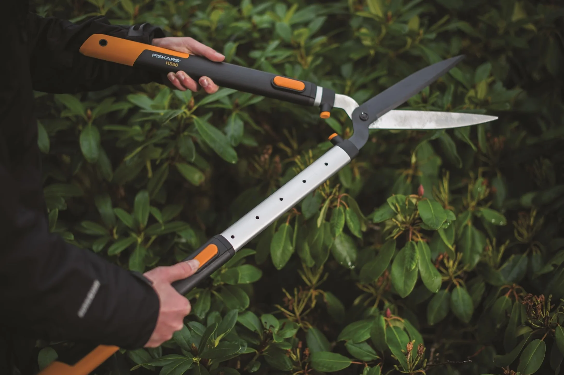 Fiskars SmartFit HS86 Cesoie telescopiche per siepi 68-93 cm Lama acciaio rivestimento antiaderente Nero Arancione