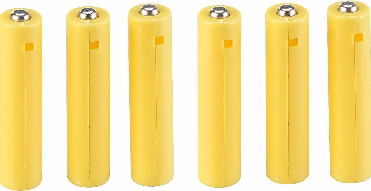 Revolt Adattatore di batteria USB universale 4 pezzi per dispositivi 3V 4,5V AA AAA