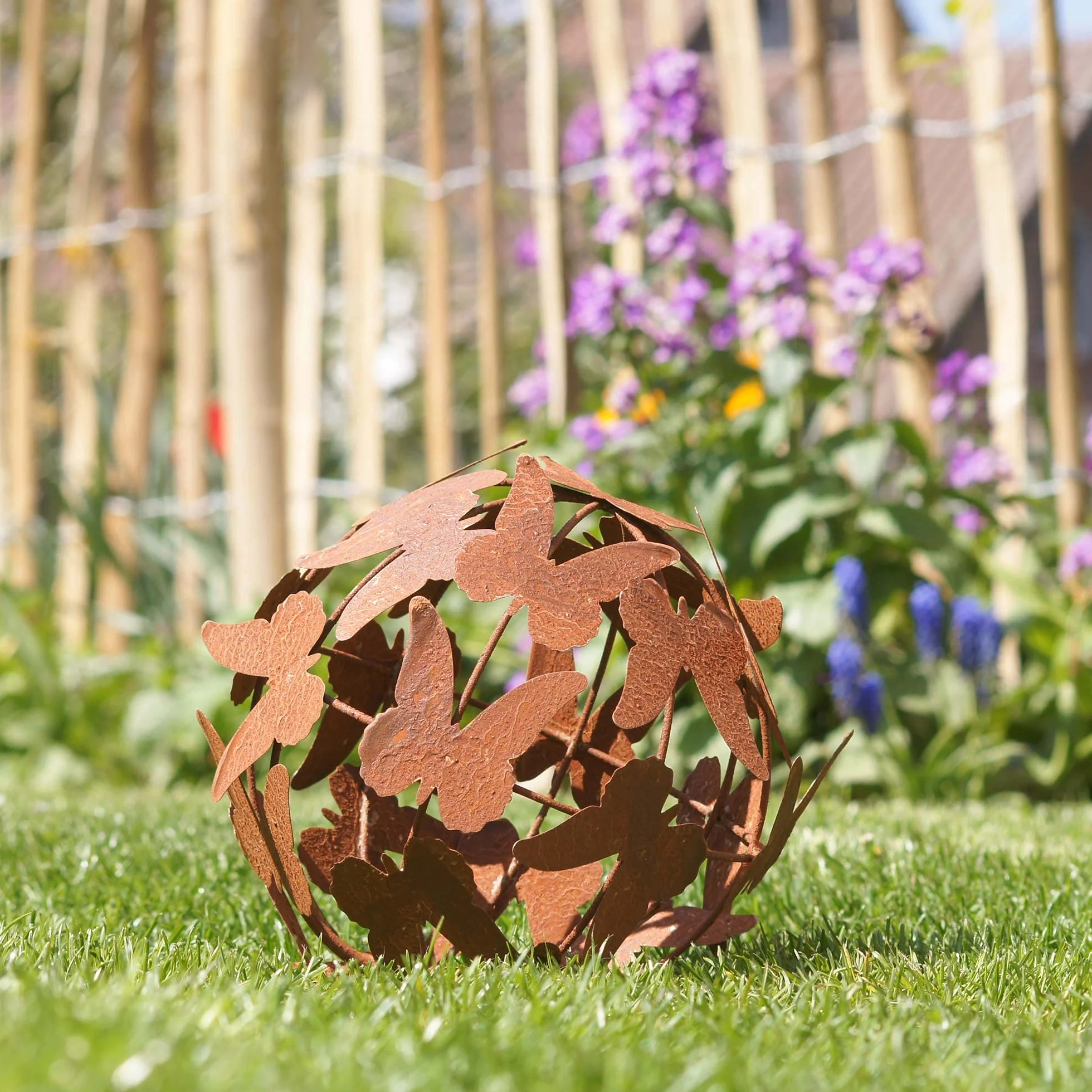 UNUS Sfera decorativa da giardino a forma di farfalla, effetto ruggine, sfera decorativa da giardino (29 cm)