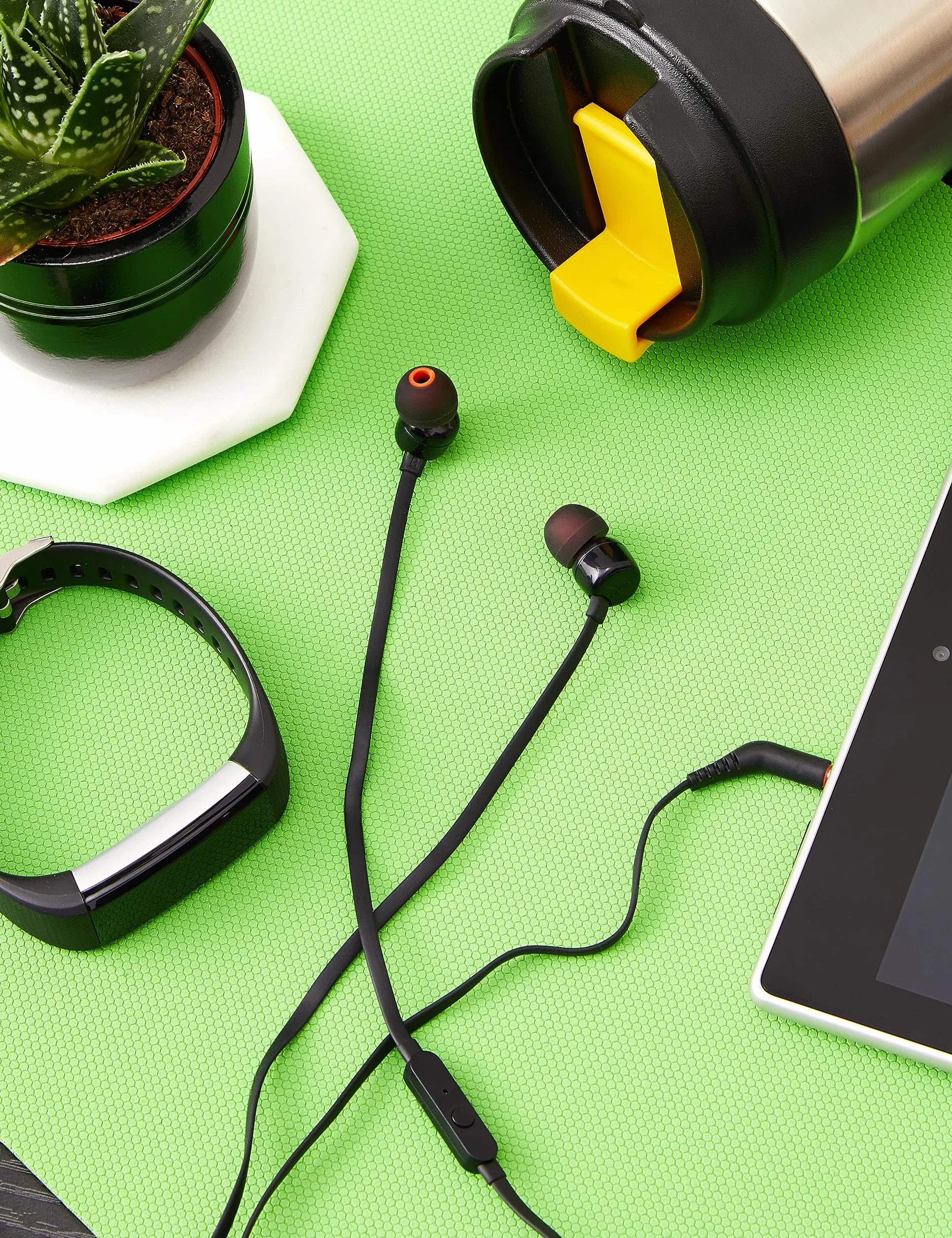 JBL T110 In-Ear Cuffie con Microfono Cavo Piatto Telecomando Universale Nero
