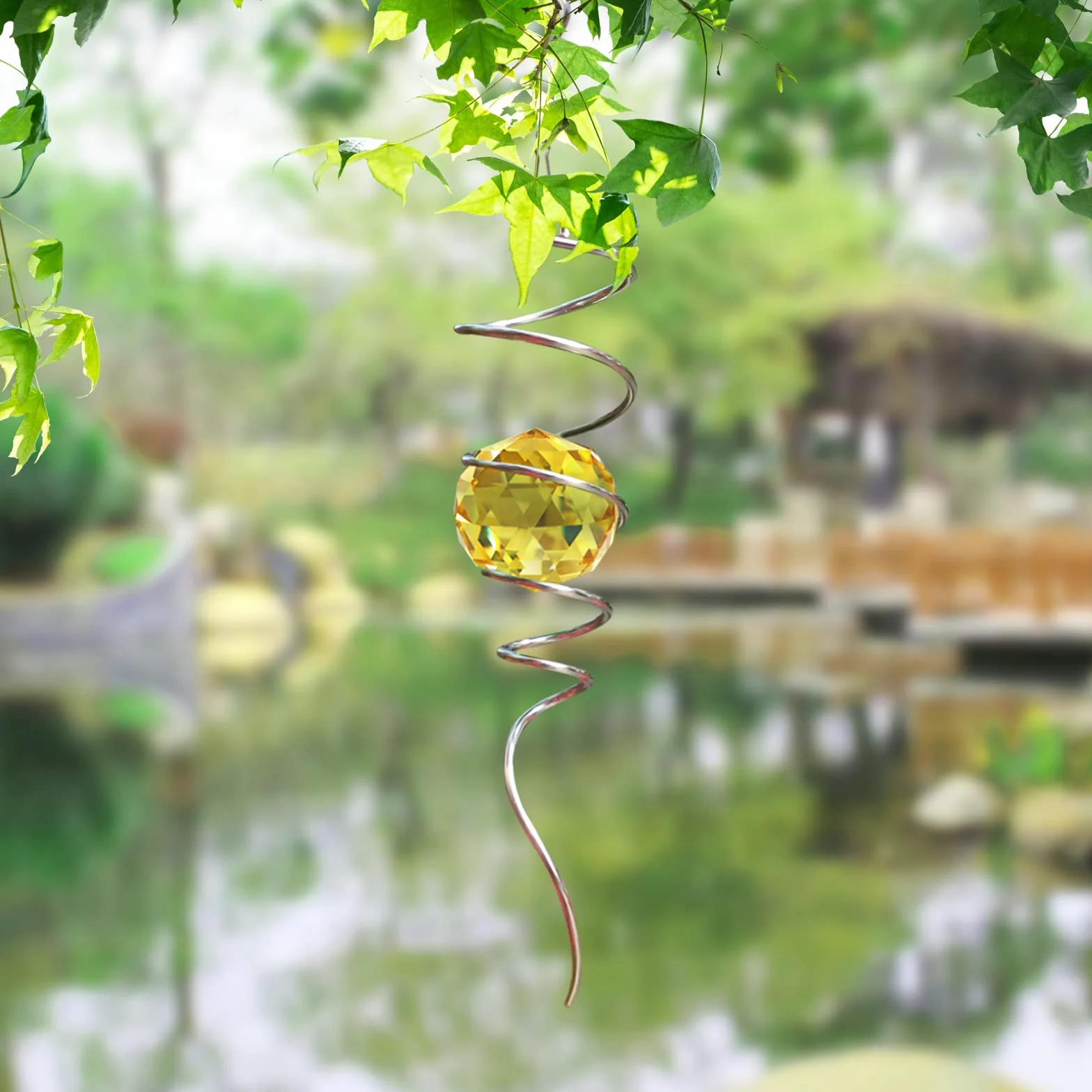 Sfera a spirale con coda a spirale, stabilizzatore per girandola, acchiappasole in metallo con sfera in cristallo dorato e gancio girevole, decorazione per interni ed esterni, ornamenti artistici da