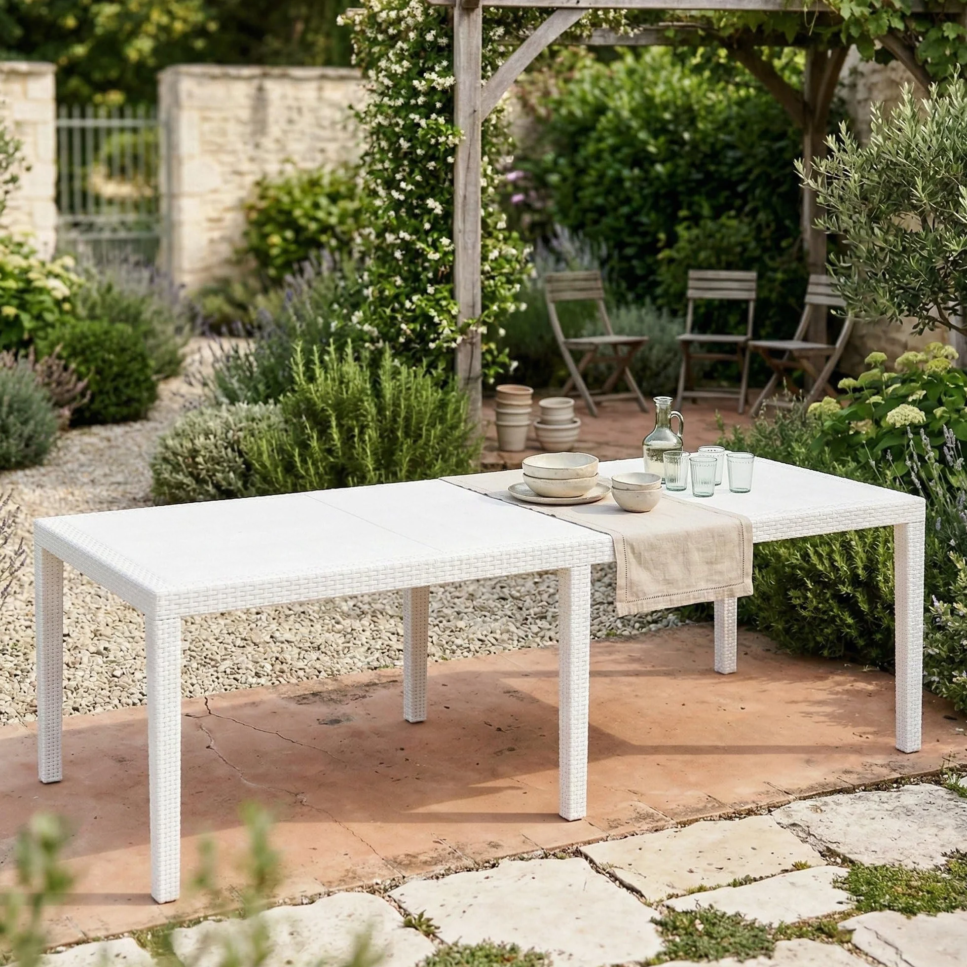 Dmora - Tavolo da esterno Roma, Ripiano rettangolare allungabile da pranzo, Tavolo da giardino estensibile effetto rattan, 100% Made in Italy, 150/220x90h72 cm, Bianco