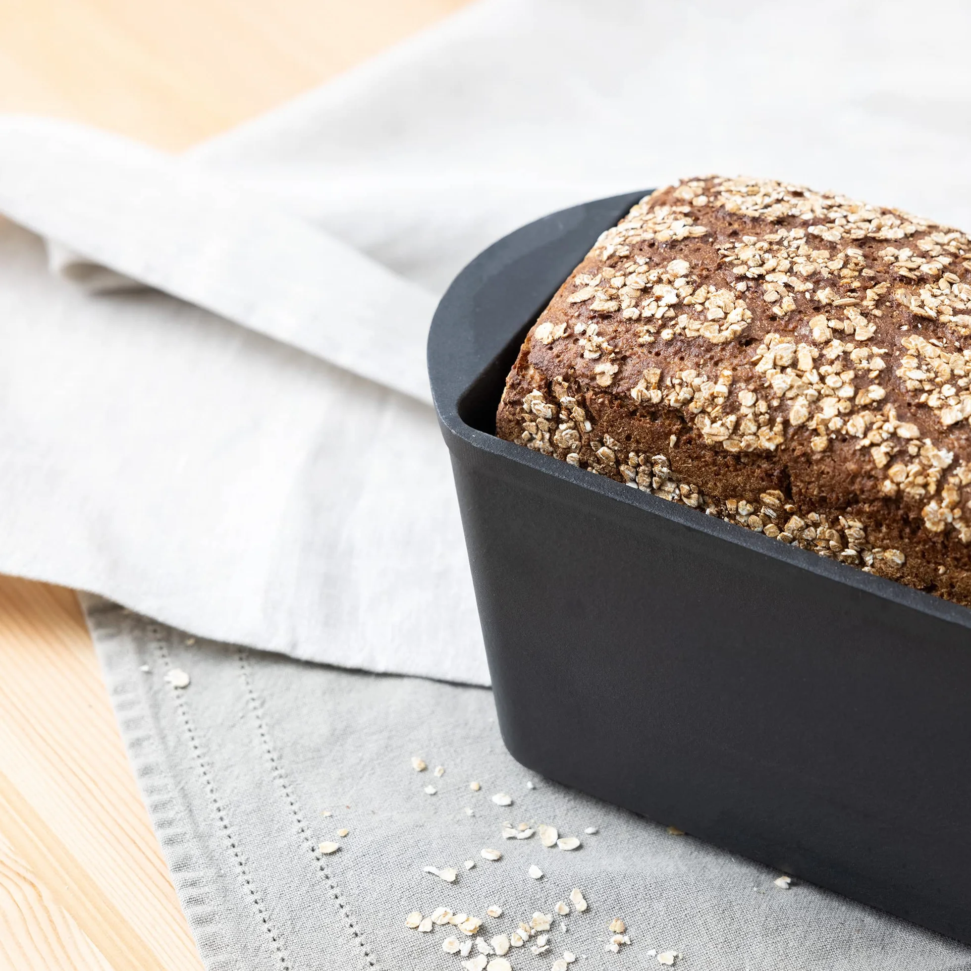 Navaris Pentola Pane da Forno in Ghisa 34 cm - Teglia con Coperchio per Cucinare Stufare - Forno Olandese per Grill Forni Fornelli - Stampo Cuoci Pane