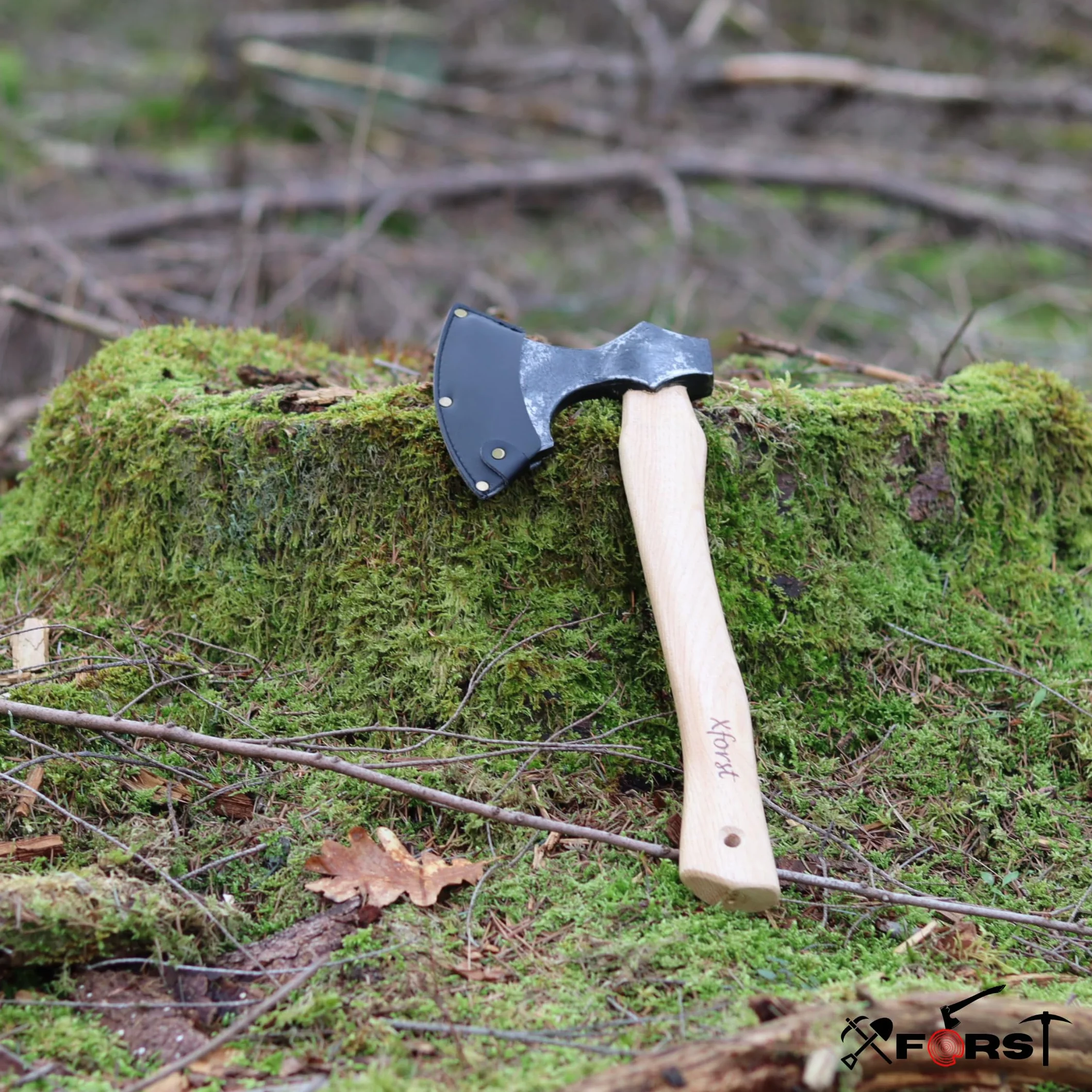 Ascia Vichinga Xforst con Manico in Legno di Noce Hickory e Custodia in Pelle Vera Nera - Modello X-WIC