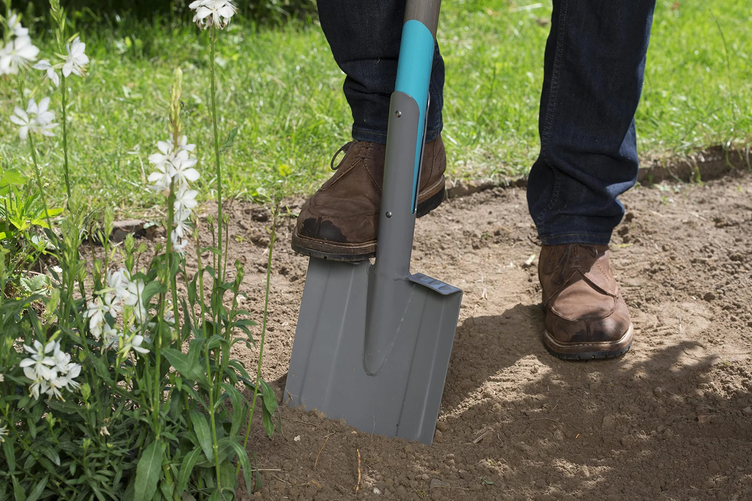 Gardena Vanga a Punta Natureline: Vanga da Giardino con Rivestimento per Scavare e Smuovere, Manico in Frassino Certificato, Impugnatura D (17001-20)