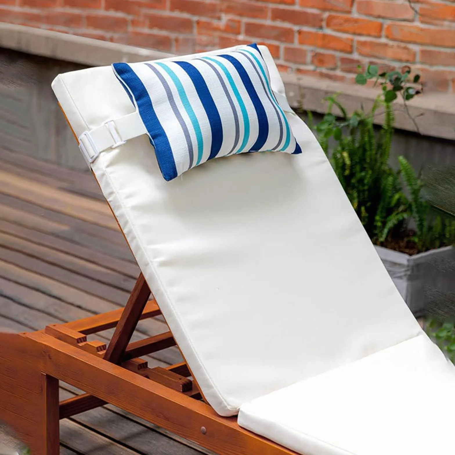 Confezione da 2 Poggiatesta Sdraio Prendisole per Sedia a Sdraio, Cuscino Poggiatesta Esterno impermeabile con Elastica Regolabile per Arredamento da Giardino (28 * 40cm,Strisce blu)