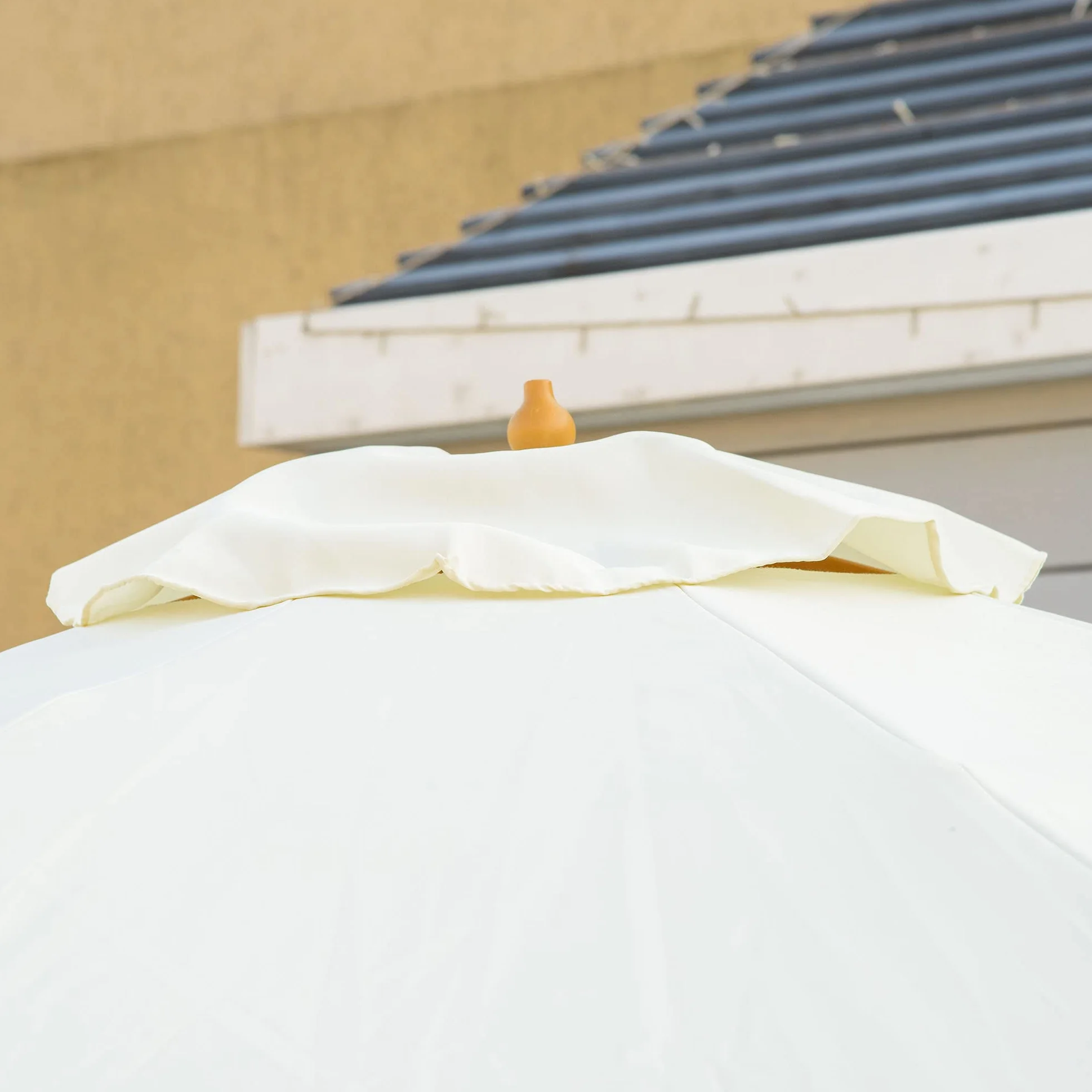 Outsunny Ombrellone da Giardino Ø3.25m con Corde, Apertura Regolabile e Prese d'Aria, Ombrellone da Esterno con 8 Stecche in Legno, Bambù e Poliestere 180g/㎡, per Cortile, Terrazza e Balcone