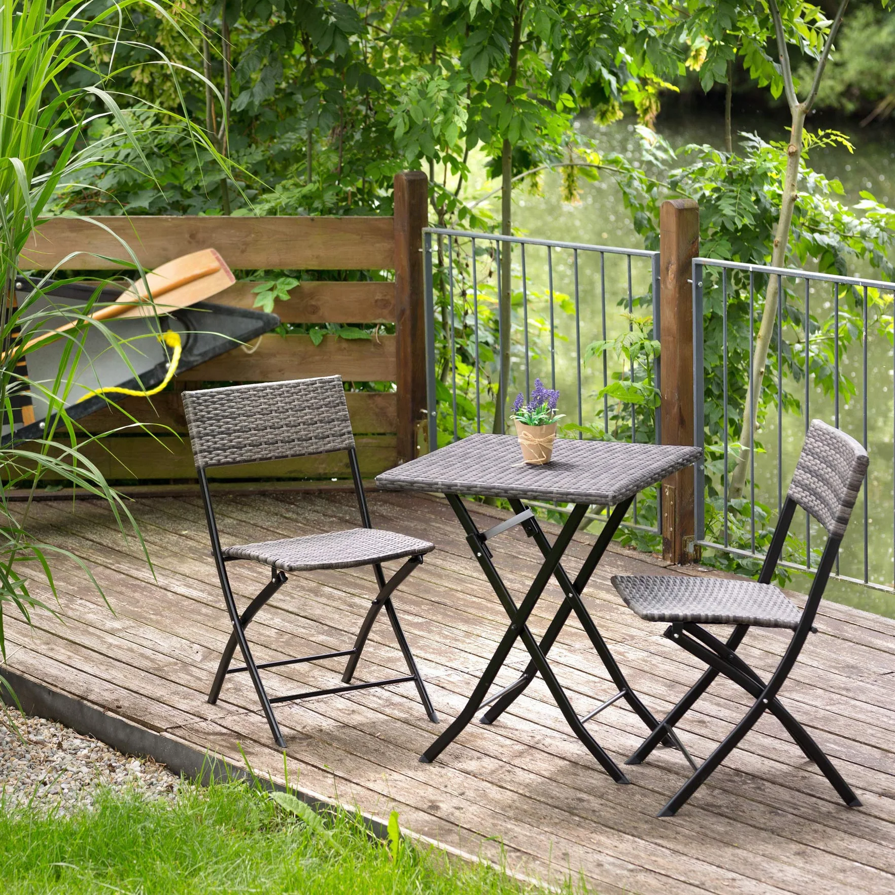 tectake® Set 3 Pezzi Trevi in Rattan, 1 Tavolo con 2 Sedie, Protezione dai Raggi UV, Ripiegabile, Design Moderno, Set Giardino, Terrazzo, Balcone, Campeggio - Grigio
