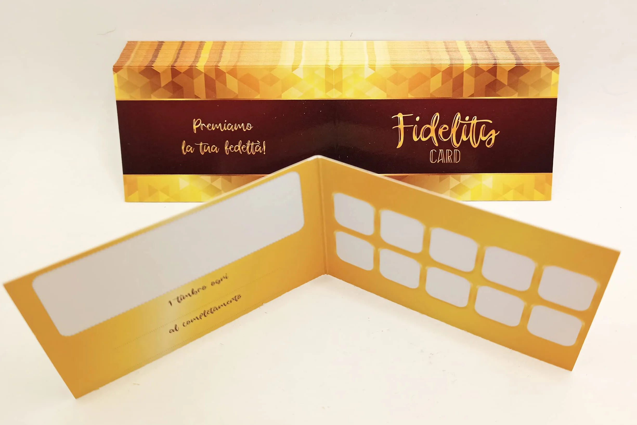 GHIBLI 100 Tessere Fedeltà + 1000 Bollini Adesivi Smile - Fidelity Card per Negozi e Attività Commerciali