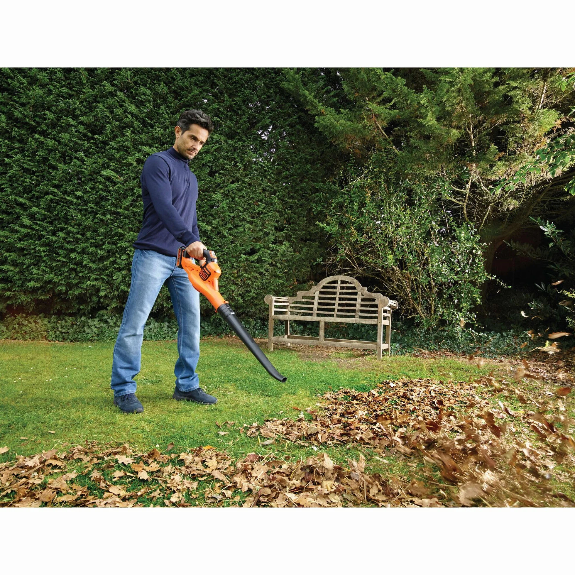 BLACK+DECKER,SOFFIATORE POWER COMMAND UNITA' SENZA BATTERIA E CARICABATTERIE- VEL SOFFIAGGIO 169 - 209 km/h - EXTRA VELOCITA' - IMPUGNATURA SOFT GRIP. GWC1820PCB-XJ
