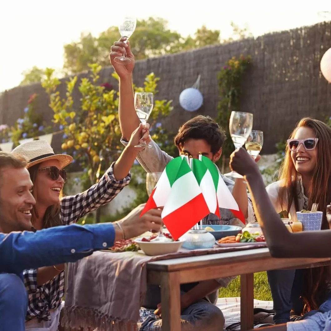Bomtop 50 Pezzi Bandiera Italiana a Manovella 21 x 14 cm per Festa Nazionale, Eventi Sportivi, Decorazione Interna Esterna