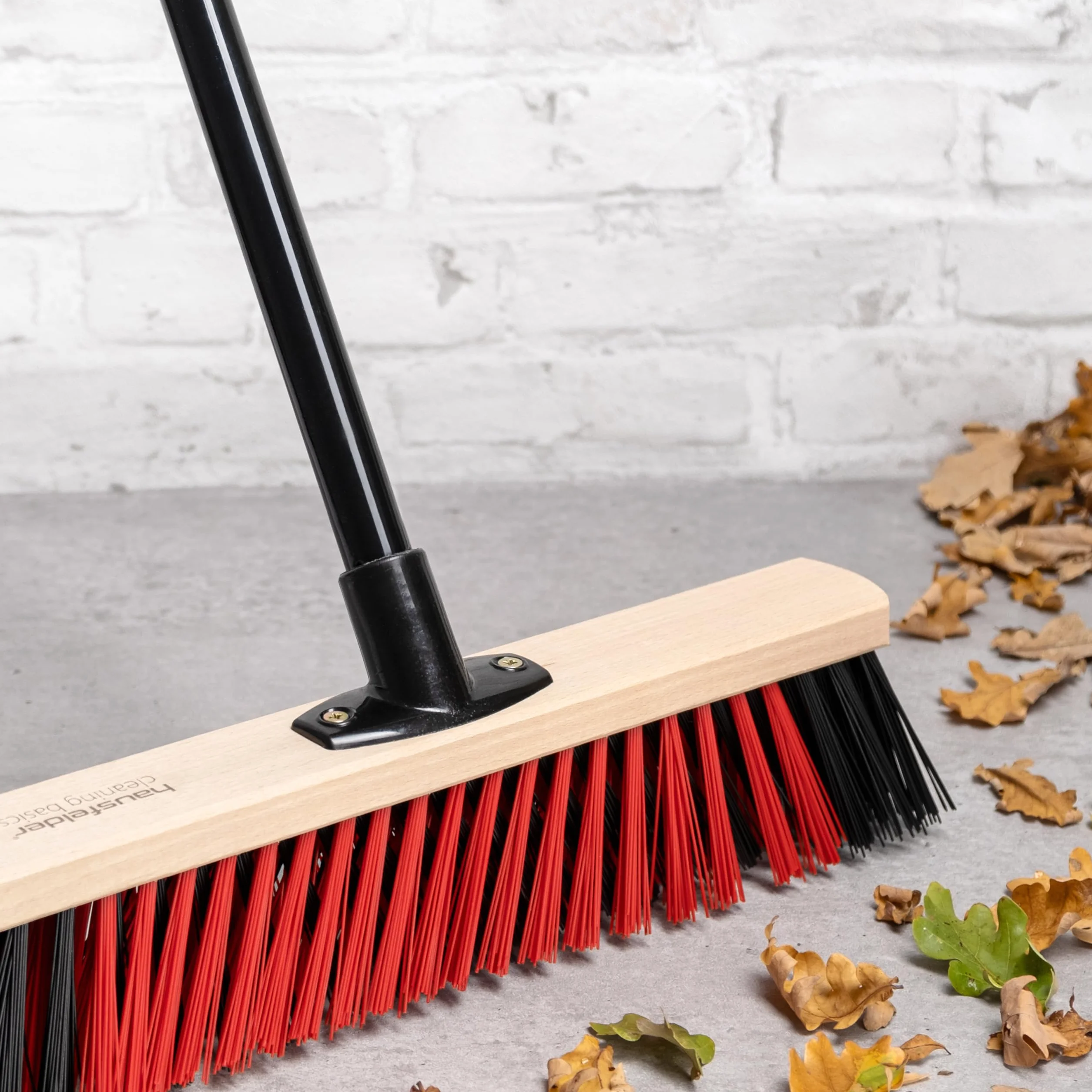 Hausfelder Scopa da esterno larga 40 cm con manico, scopa da giardino resistente larga paletta, scopa industriale per pavimenti