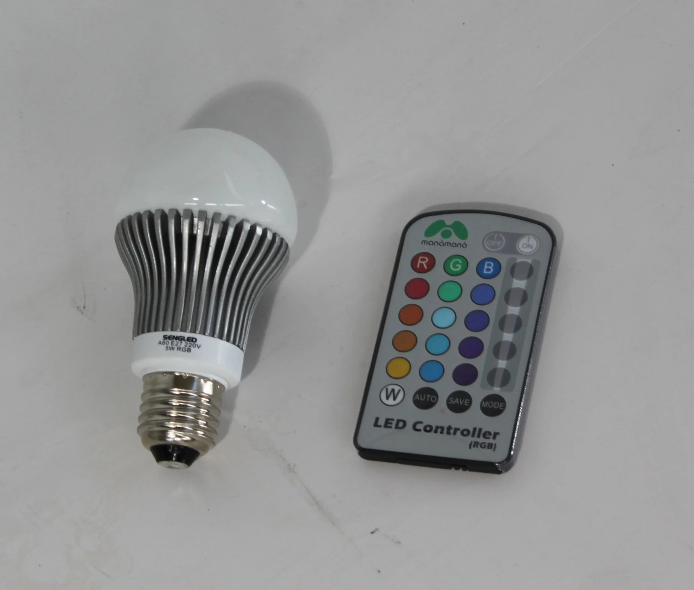 Kloris Sfera luminosa Lampada interni ed esterni diametro cm 70 con Cavo Elettrico IP65 LED RGB multicolor dimmerabile con telecomando. Made in Italy.