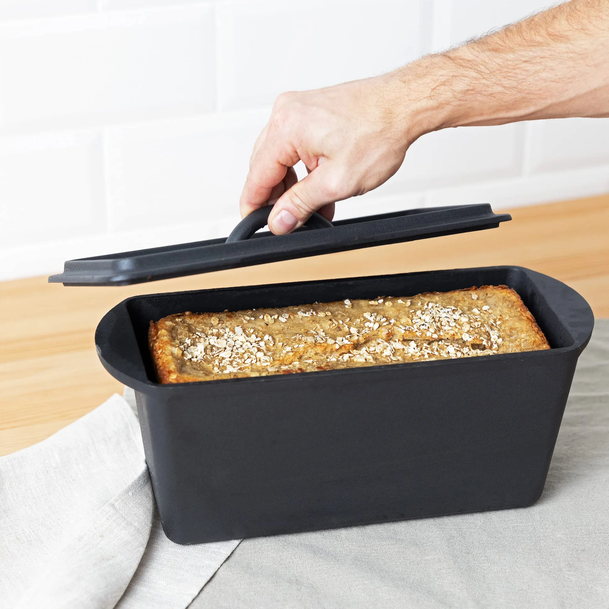Navaris Pentola Pane da Forno in Ghisa 34 cm - Teglia con Coperchio per Cucinare Stufare - Forno Olandese per Grill Forni Fornelli - Stampo Cuoci Pane