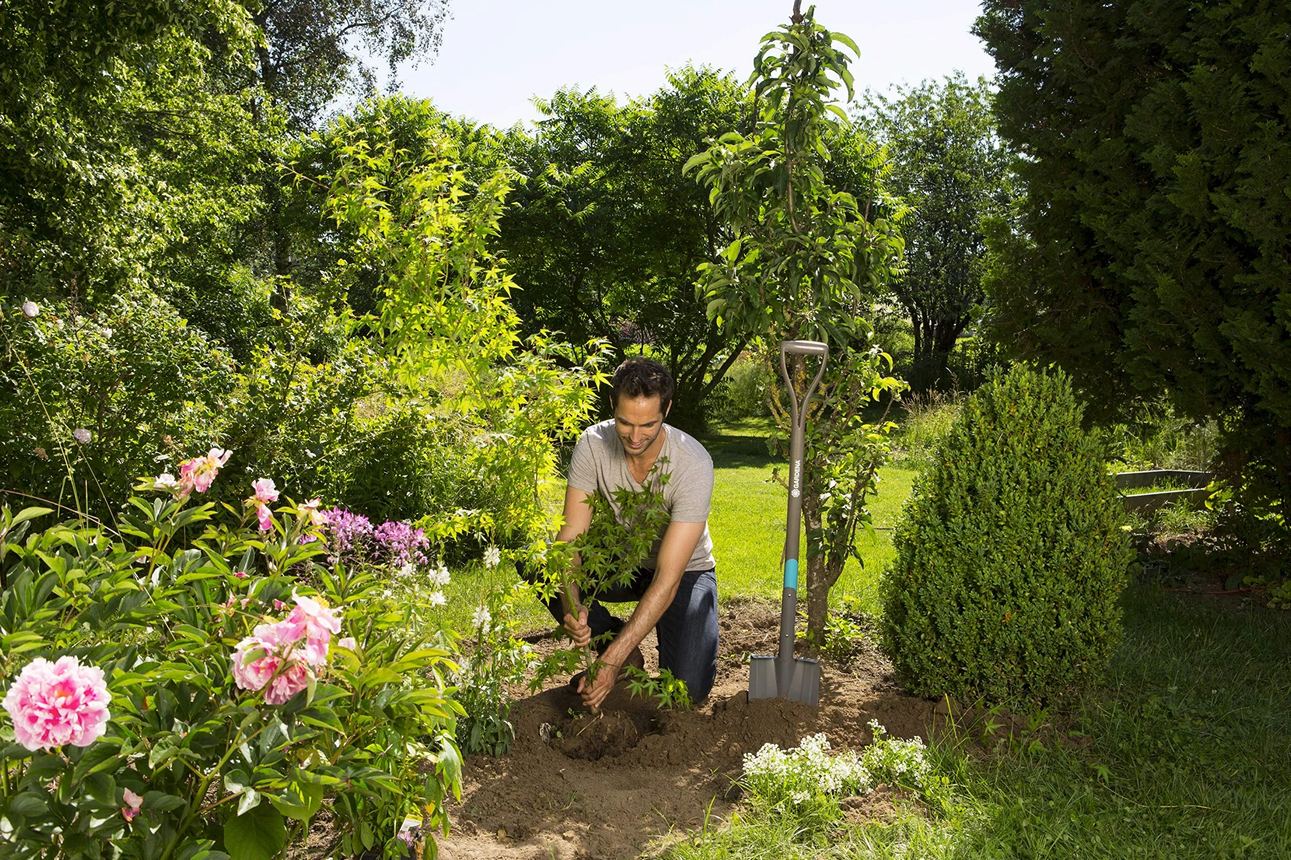 Gardena Vanga a Punta Natureline: Vanga da Giardino con Rivestimento per Scavare e Smuovere, Manico in Frassino Certificato, Impugnatura D (17001-20)