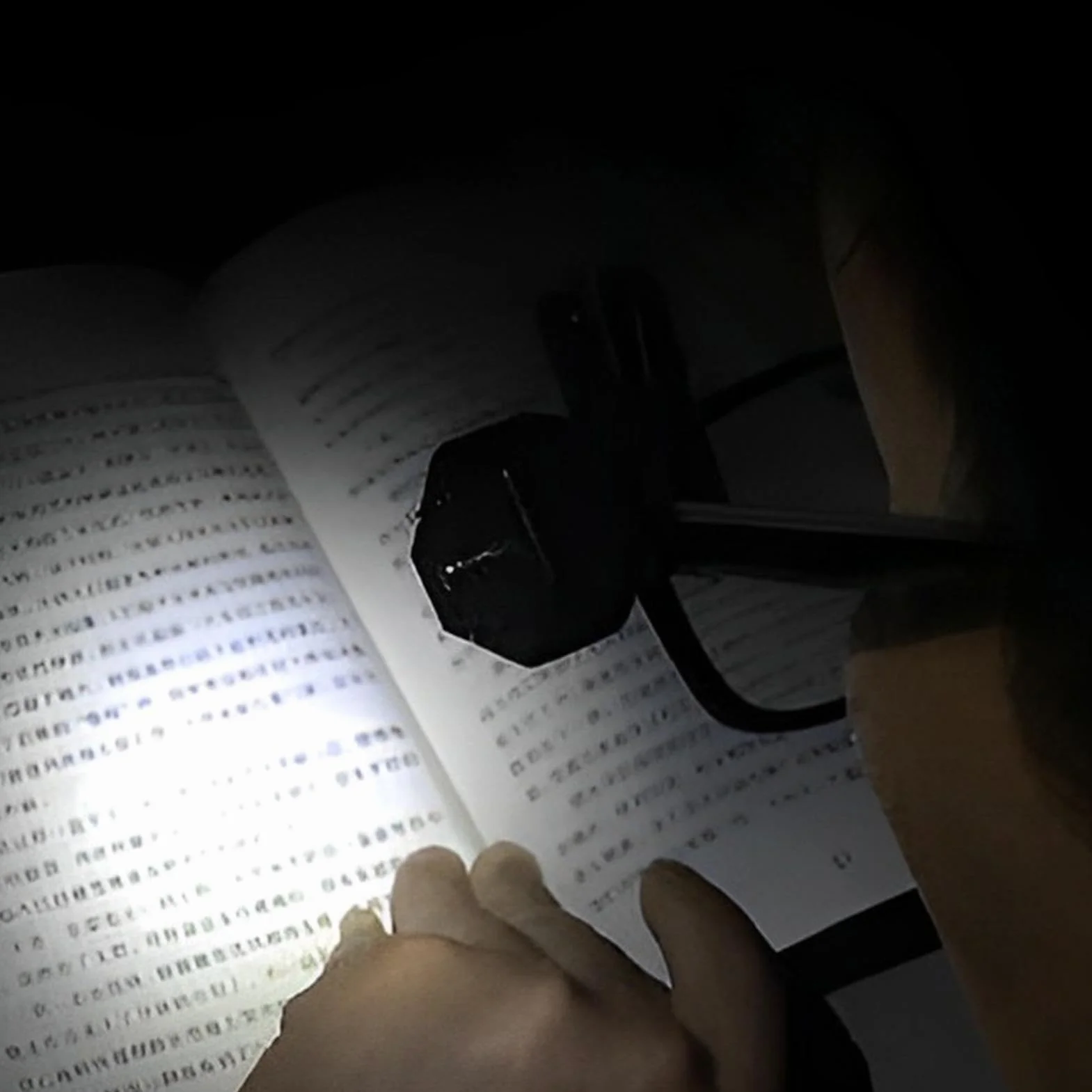 Lampada a clip per occhiali LED regolabile luce da lettura torcia elettrica campeggio corsa