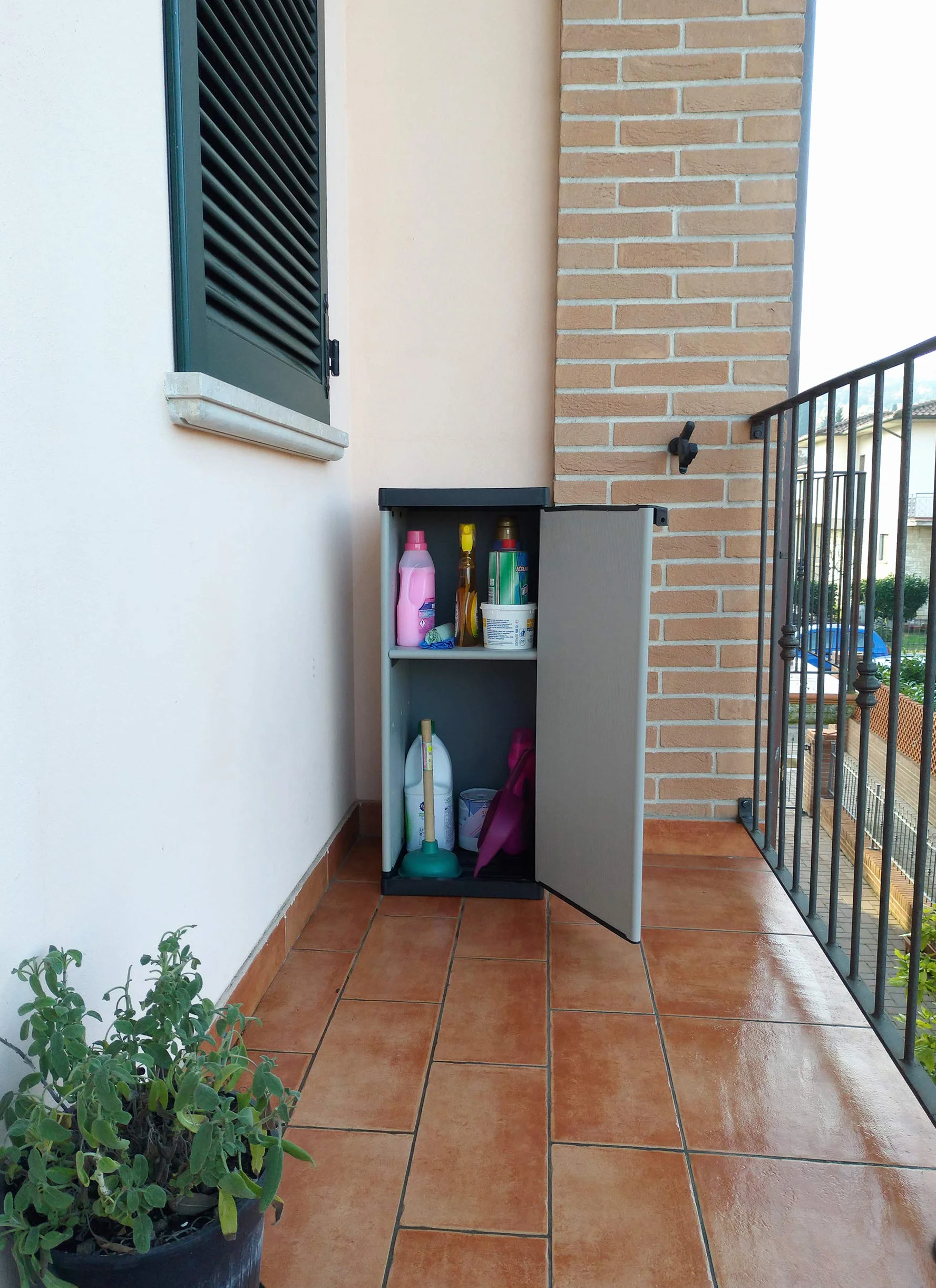 Armadio Portabombole 1 Anta Ripiani Regolabili 34 x 40 x 85 cm Interno Esterno