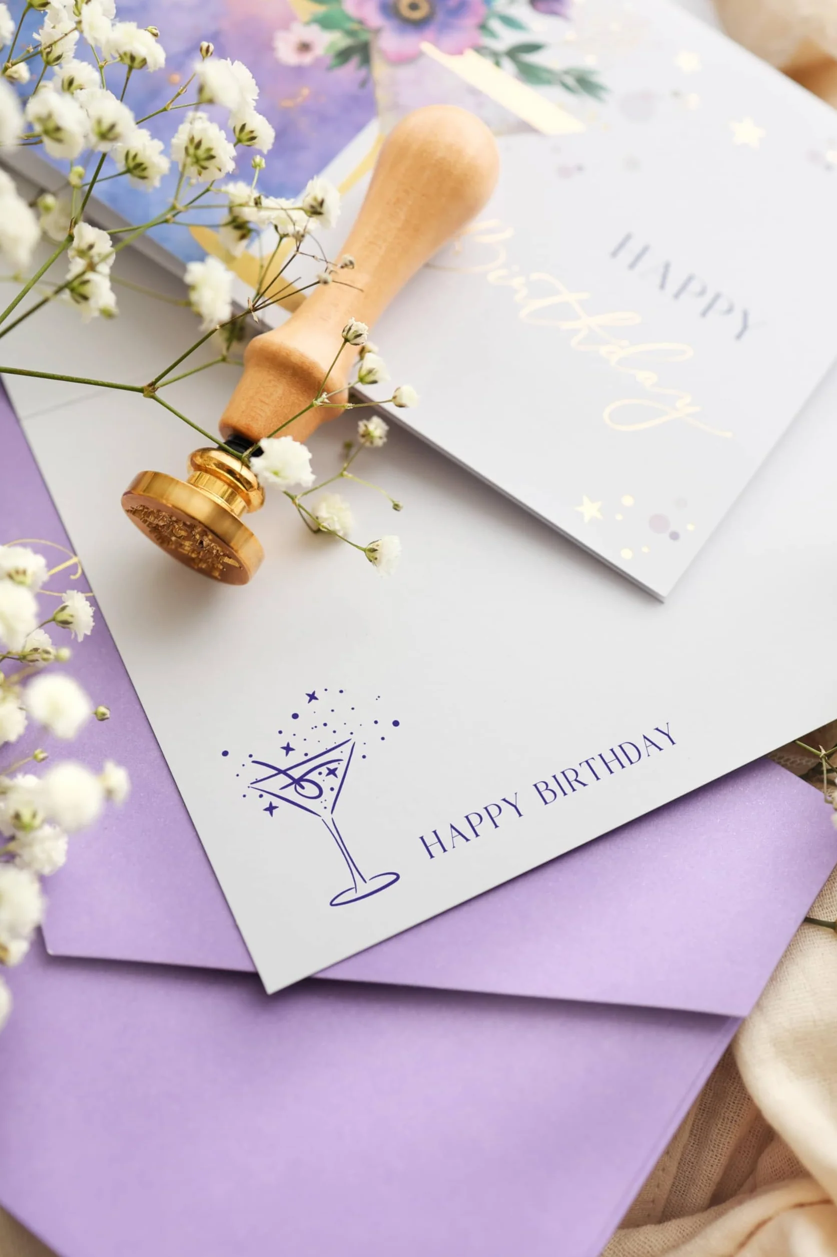 Joli Coon Biglietto auguri compleanno 18 ELEGANT – Biglietto pieghevole con illustrazione floreale di martini e busta pastello – 18 anni ragazza