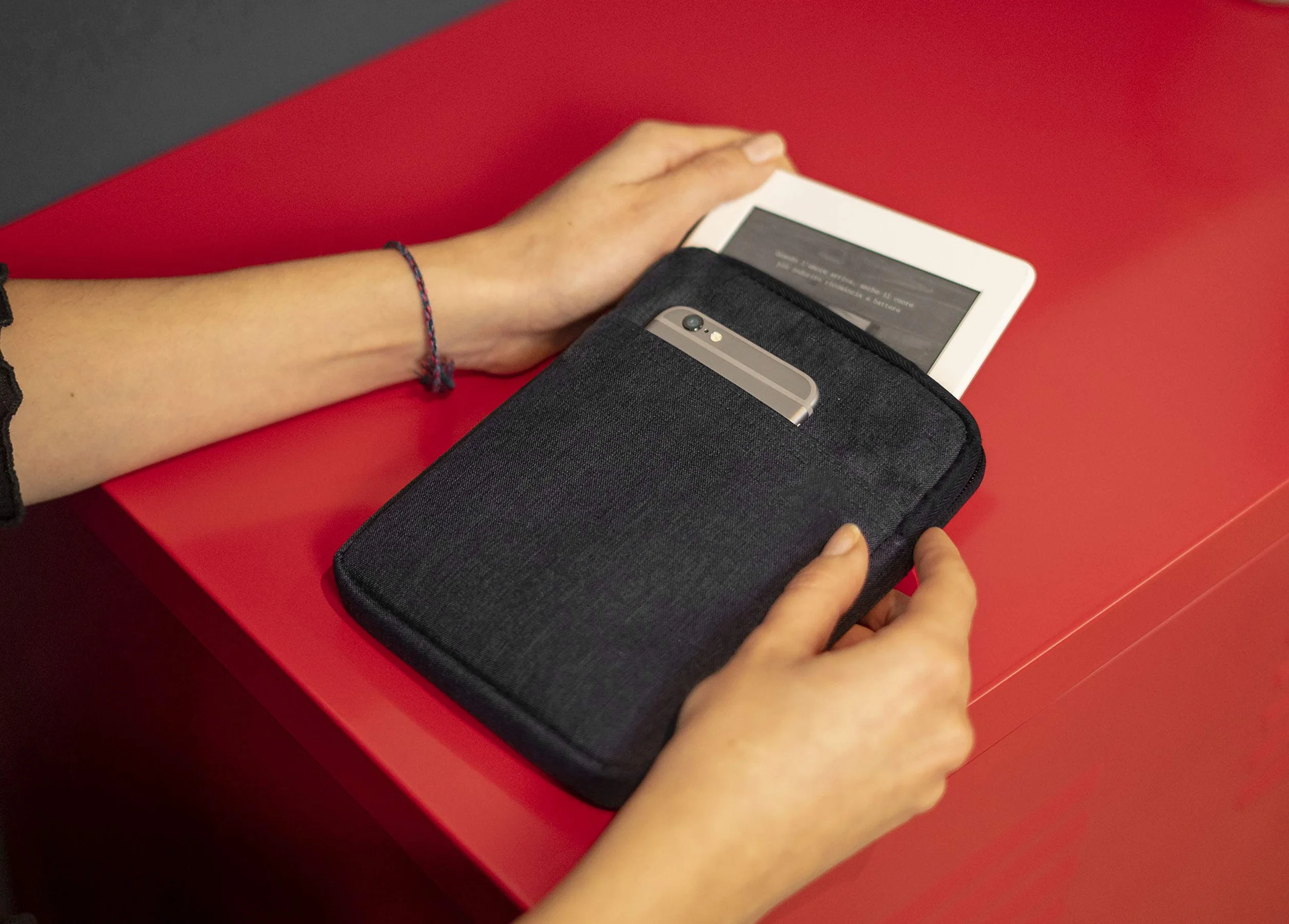 MyGadget Borsa Nylon 6,8" Case Protettiva per Kindle Paperwhite 11a Generazione Smartphone Nero