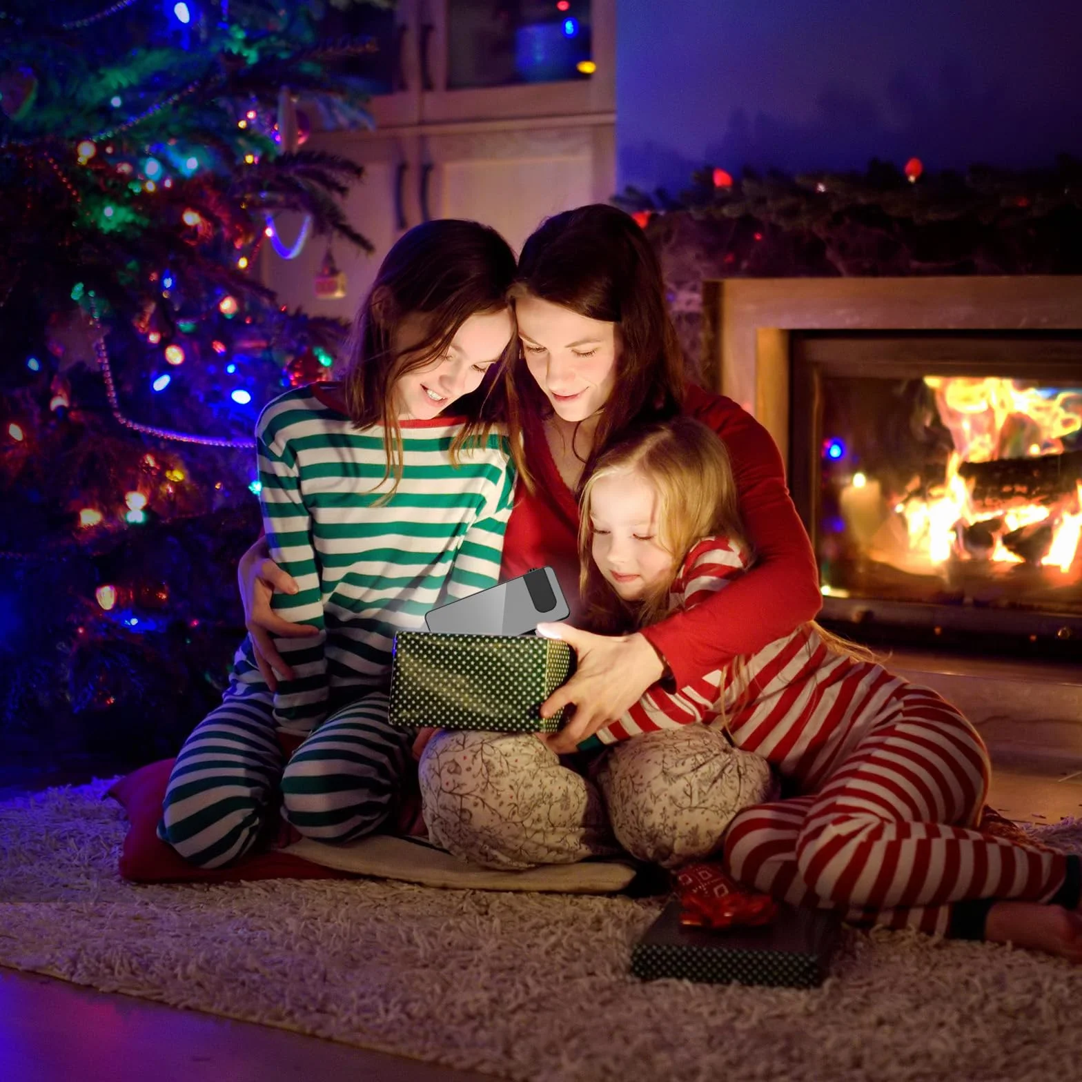Sveglia Digitale da Comodino con Proiettore, FM Radio, USB Doppi, 3 Livelli Luminosità, Snooze, 15 Livelli Volume, 12/24h
