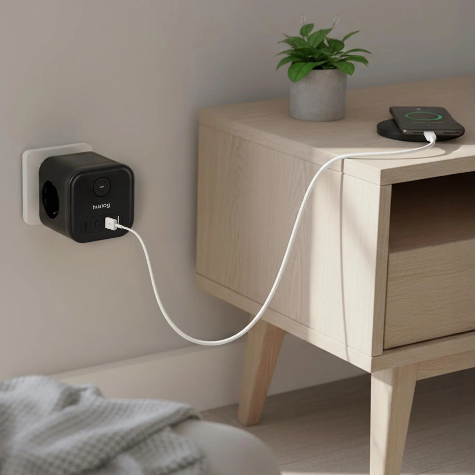Cubo Multipresa 3 Prese AC 4 USB-C USB-A 3680W Compatta Ignifuga Interruttore ON/OFF Nera