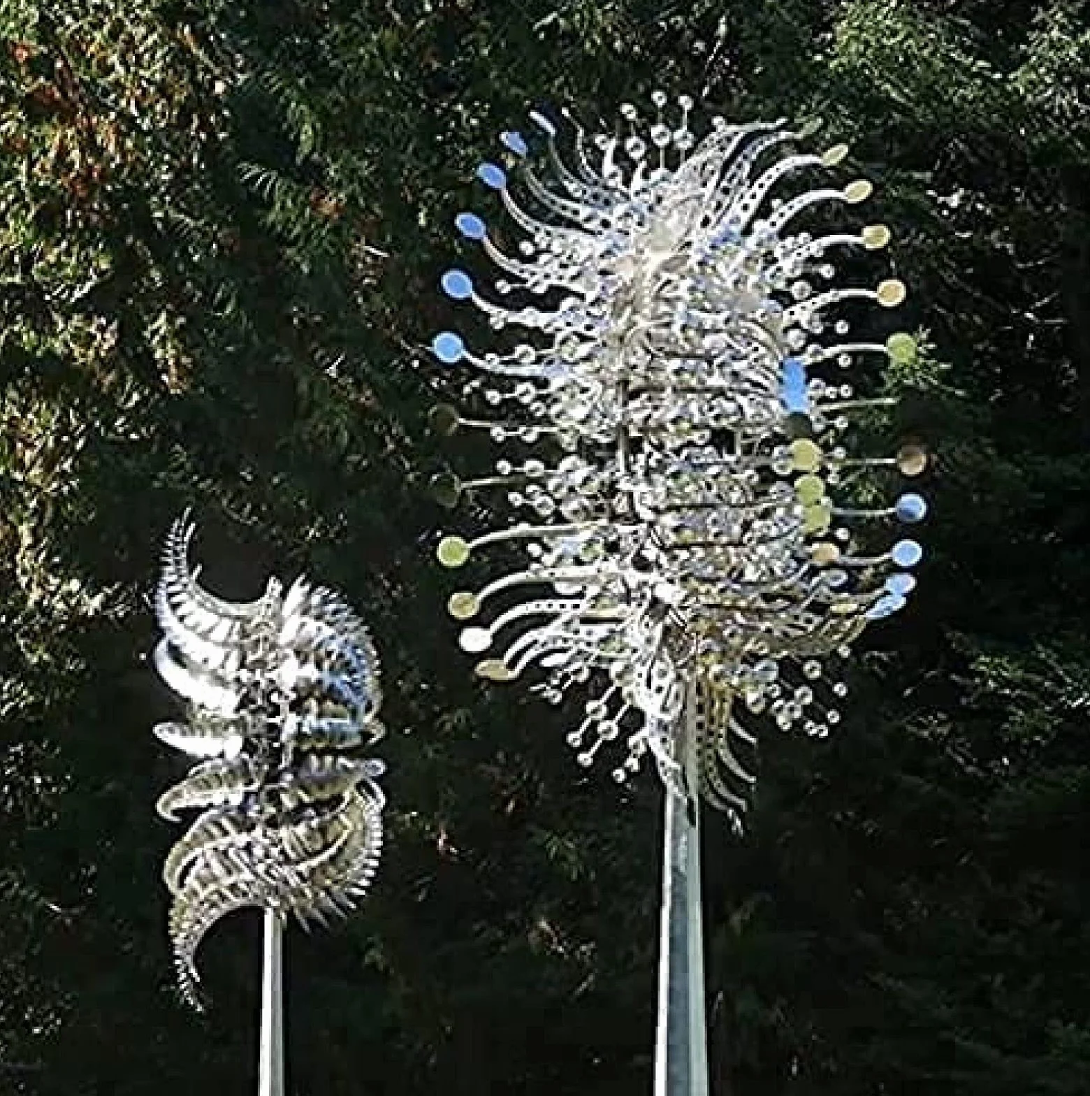 Unique And Magical Metal Windmill - Sculptures Move with The Wind, 3D Wind Powered Kinetic Sculpture, Dynamic Wind Spinner Bidirectional, Kinetic Metal Wind Spinners with Metal Garden Stake