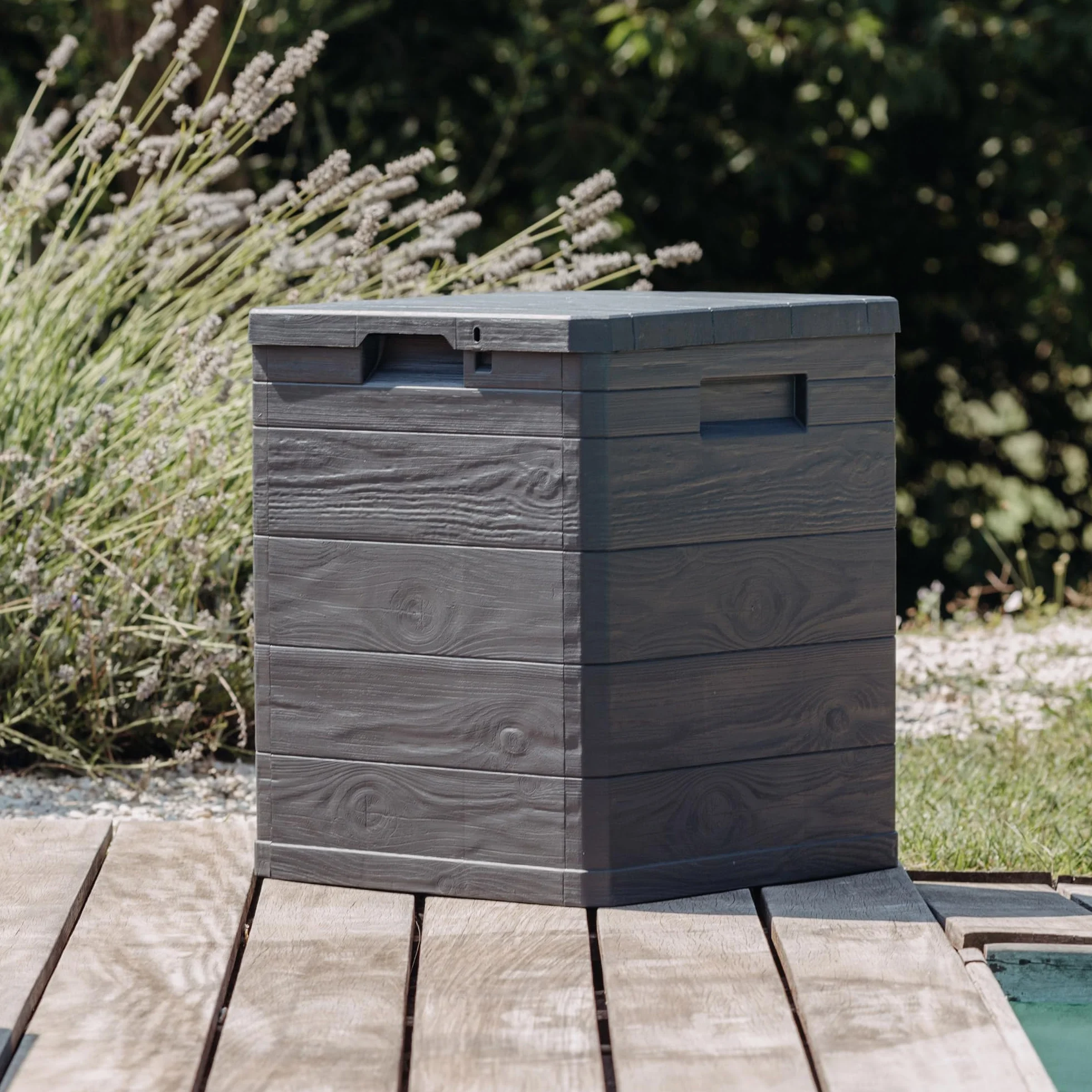 Toomax Multibox Woody's 90 baule da 90L contenitore da esterni antracite 42,5x44x50h effetto legno plastica resistente UV foro lucchetto