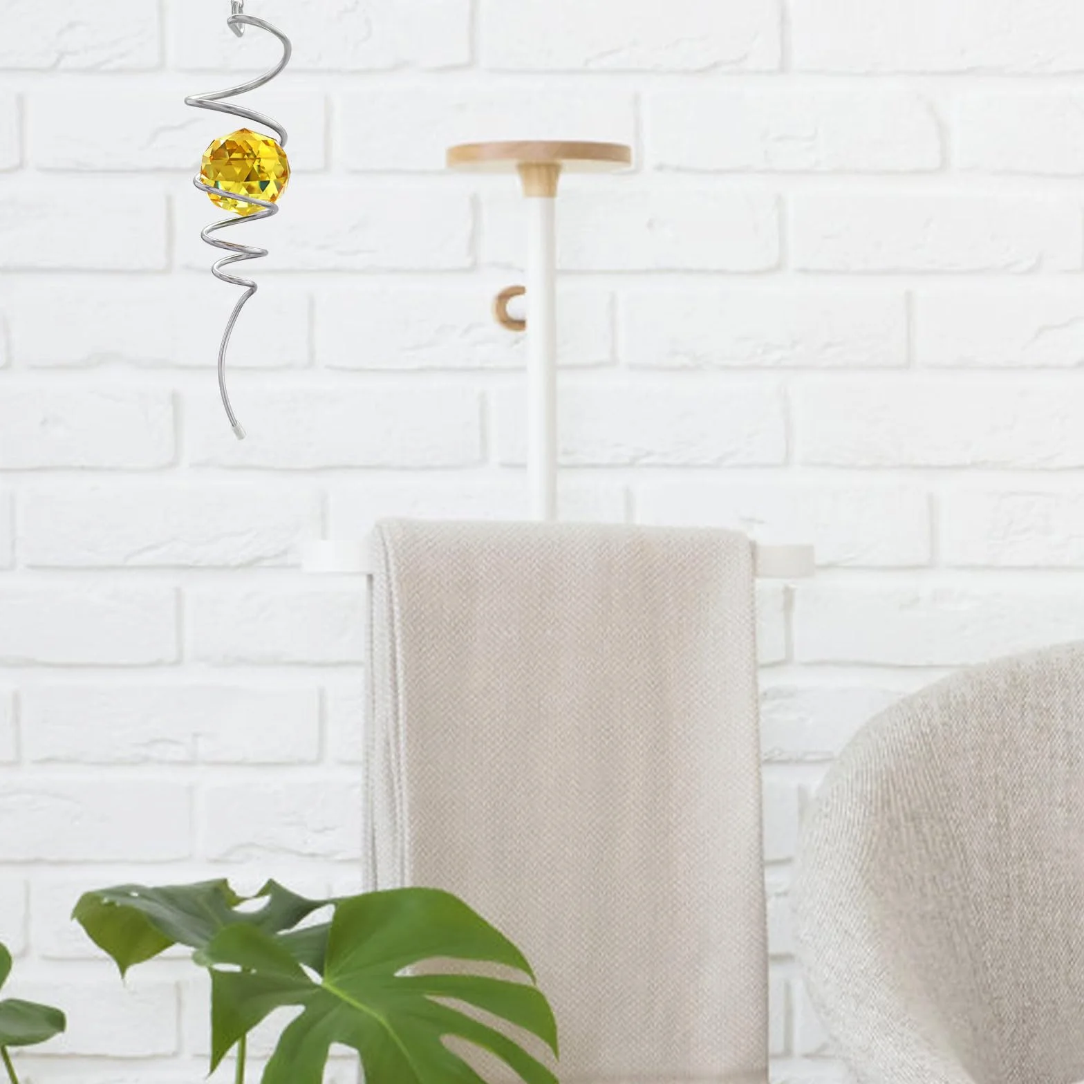 Sfera a spirale con coda a spirale, stabilizzatore per girandola, acchiappasole in metallo con sfera in cristallo dorato e gancio girevole, decorazione per interni ed esterni, ornamenti artistici da