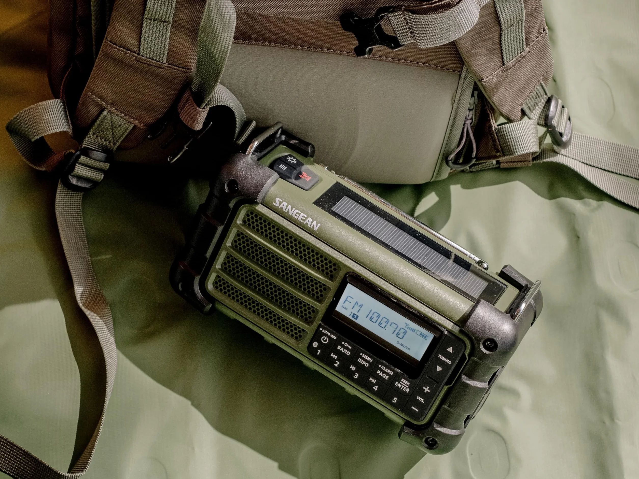 MMR-99 AM/FM Radio Desert Tan Forest Green
