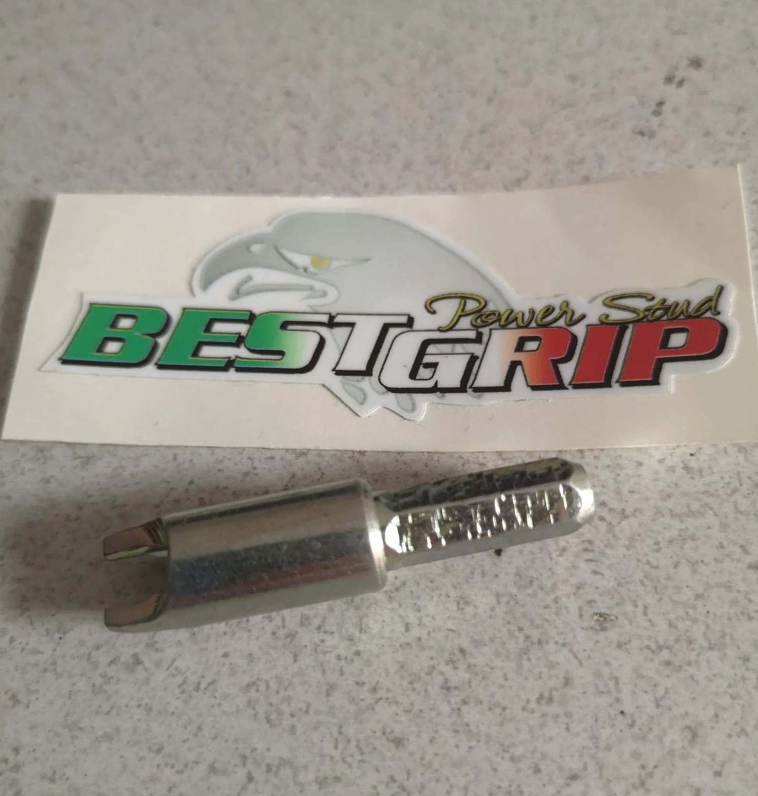 BESTGRIP Chiodi Ghiaccio Neve CINGOLI MOTOSLITTA 100 PZ + Chiave di Montaggio Art.1610