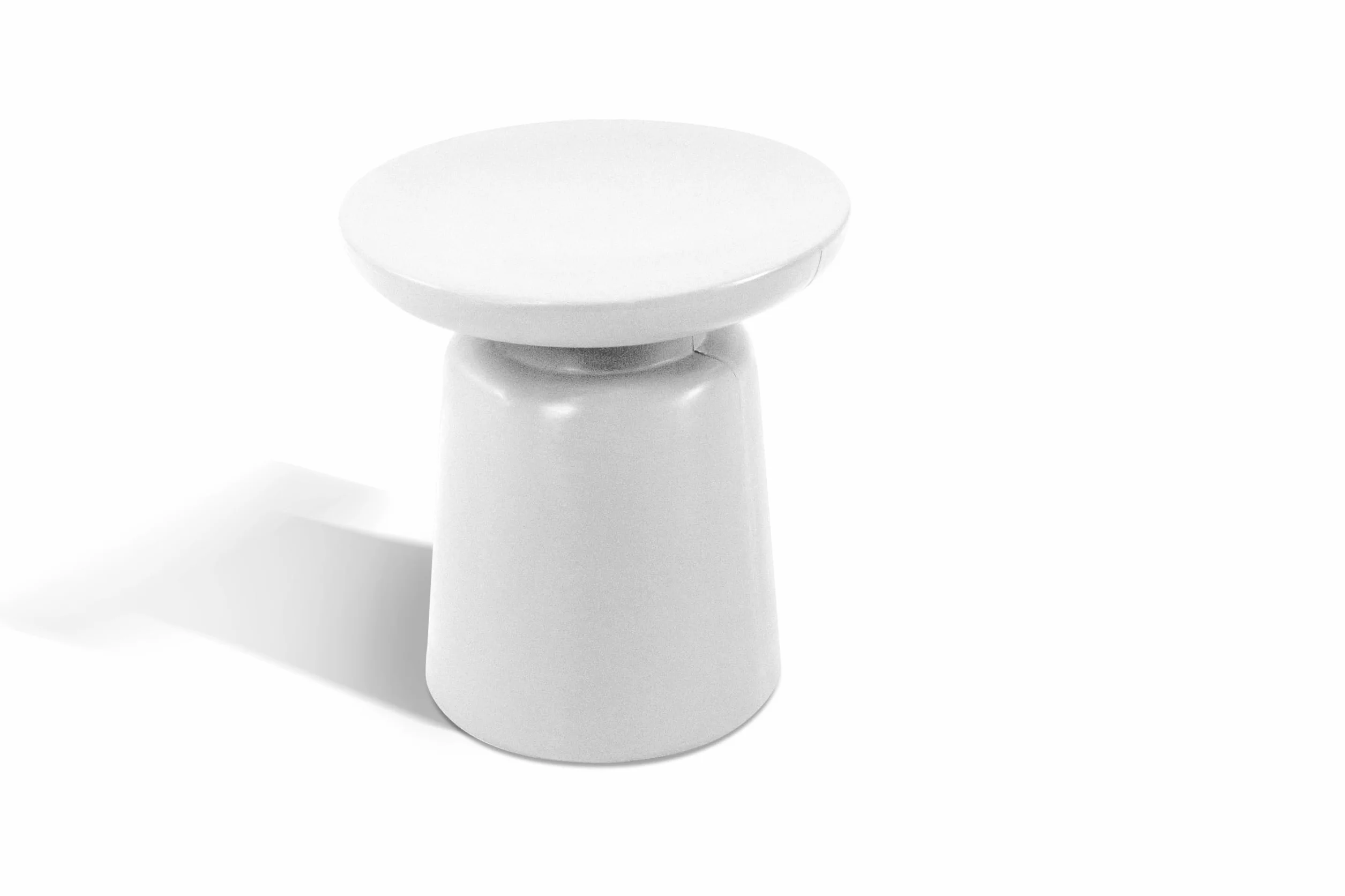Kloris Tavolino Sgabello basso bianco in polietilene per interni ed esterni h 40 cm diametro 38 cm. Made in Italy.