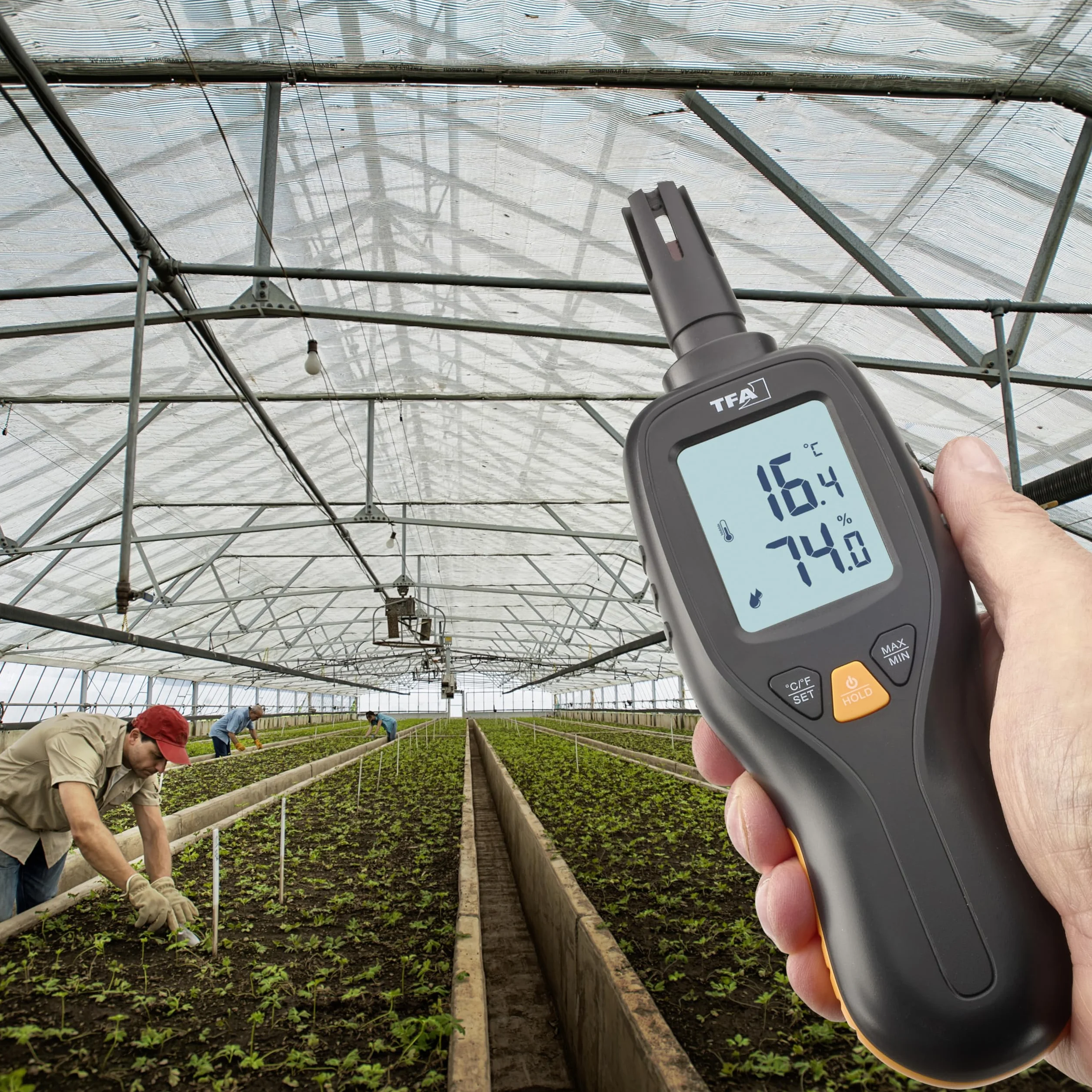 TFA Dostmann Igrometro professionale, misuratore di umidità digitale, 31.1066.01, veloce, preciso, da -50 a +70 °C, precisione 0,3 °C, termometro, funzione max min, retroilluminazione, nero