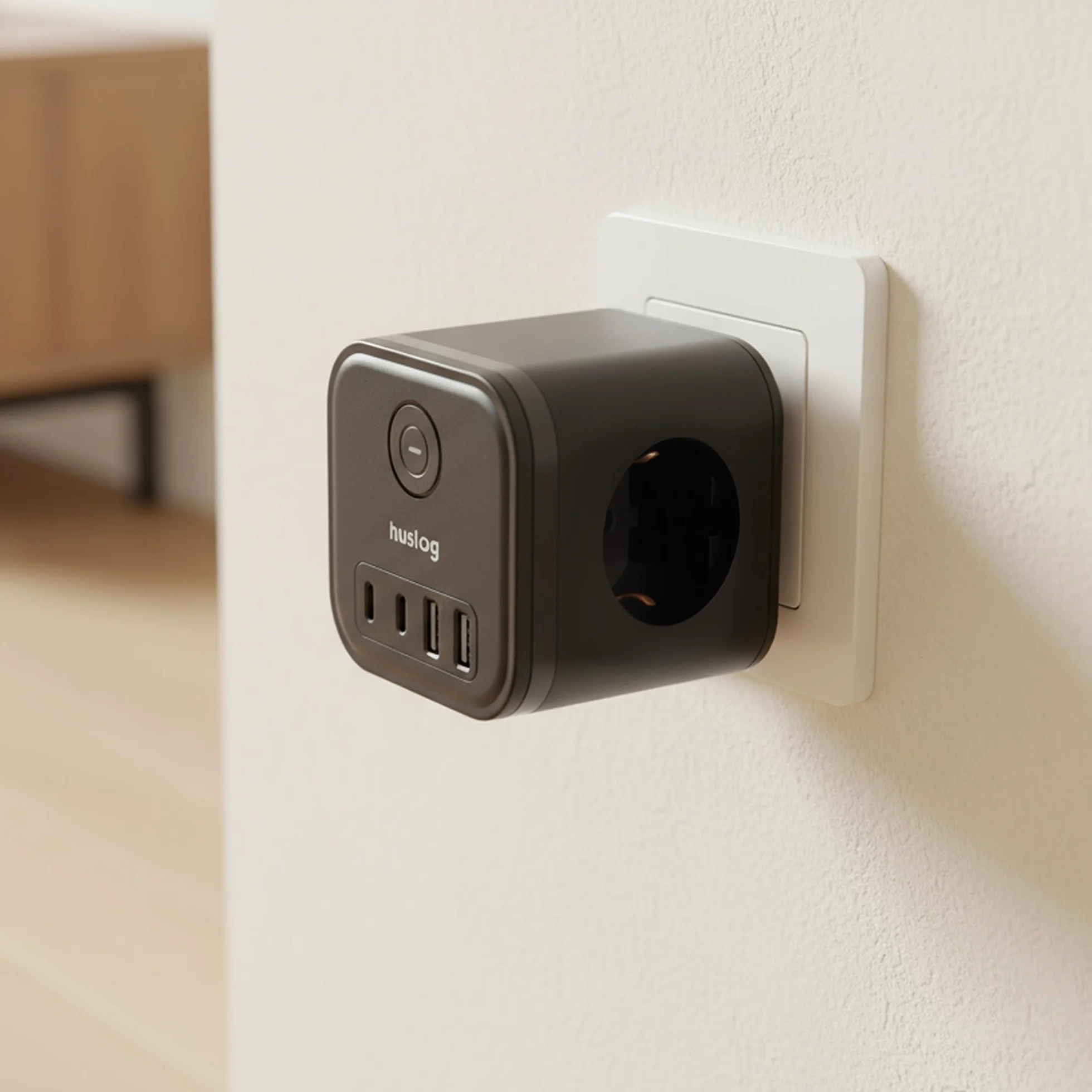 Cubo Multipresa 3 Prese AC 4 USB-C USB-A 3680W Compatta Ignifuga Interruttore ON/OFF Nera